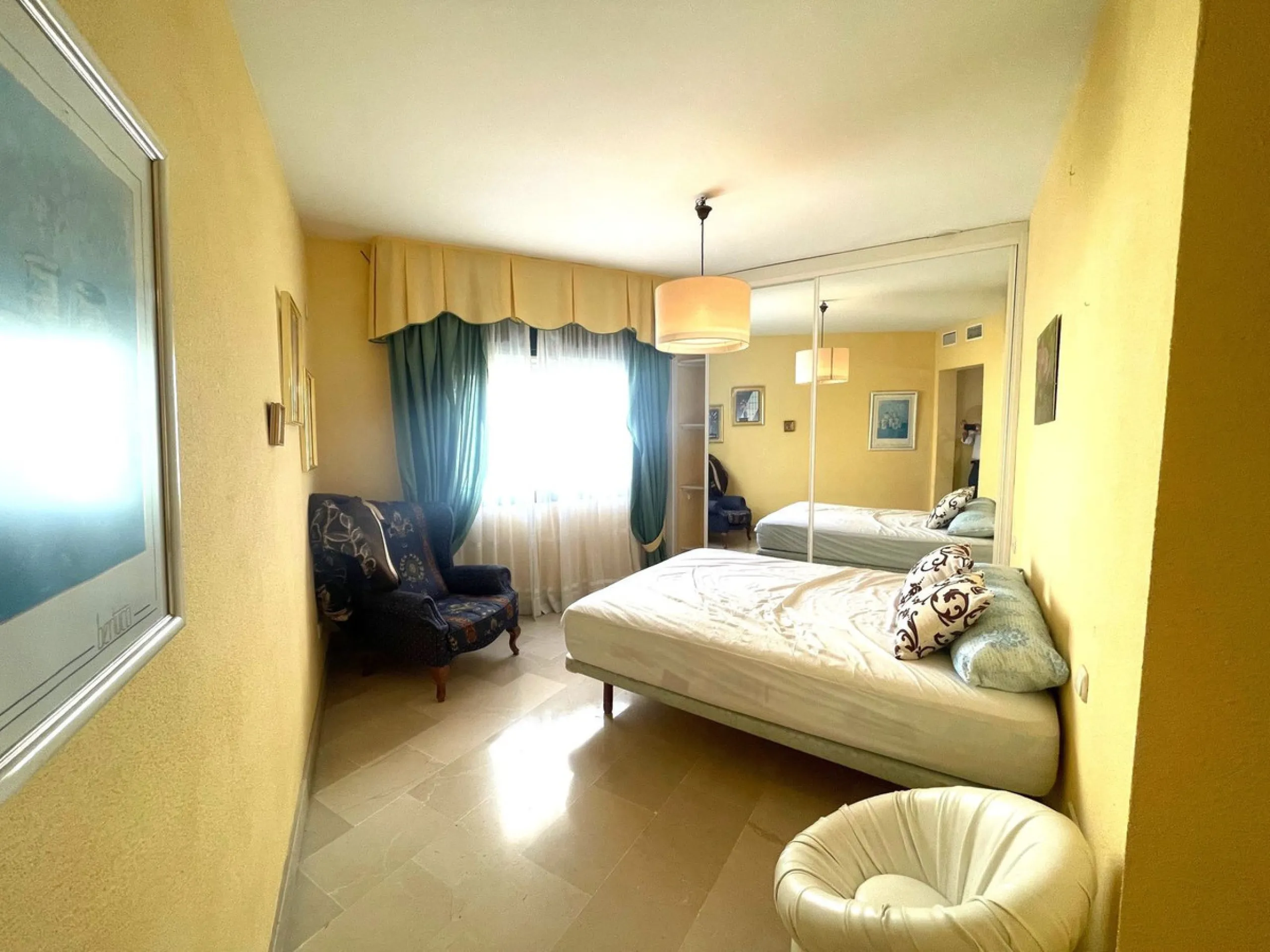 This wonderful apartment in the heart of San Pedro center combines comfort, style, and an unbeatable location. It is in perfect condition and ready to move in, offering a spacious living room with access to a terrace with open views of the mountains and t