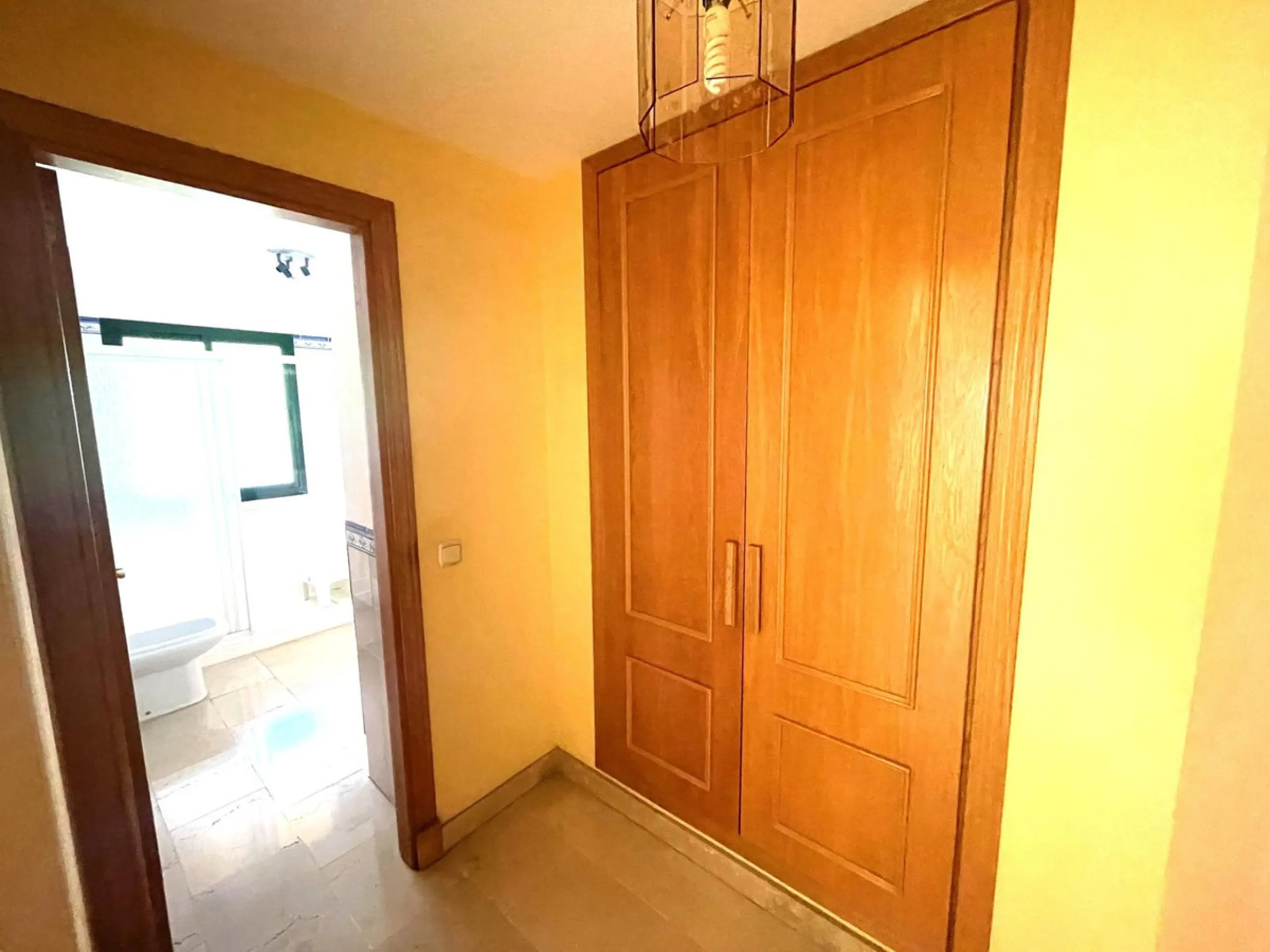 This wonderful apartment in the heart of San Pedro center combines comfort, style, and an unbeatable location. It is in perfect condition and ready to move in, offering a spacious living room with access to a terrace with open views of the mountains and t