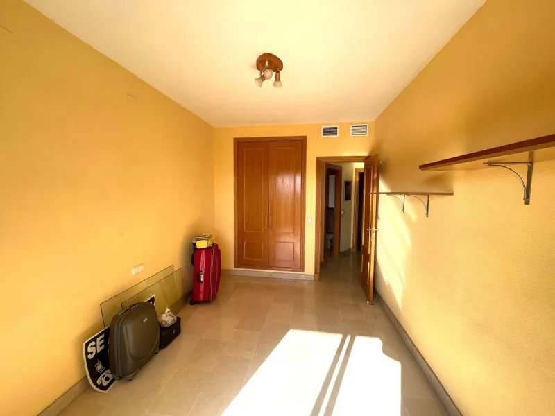 This wonderful apartment in the heart of San Pedro center combines comfort, style, and an unbeatable location. It is in perfect condition and ready to move in, offering a spacious living room with access to a terrace with open views of the mountains and t