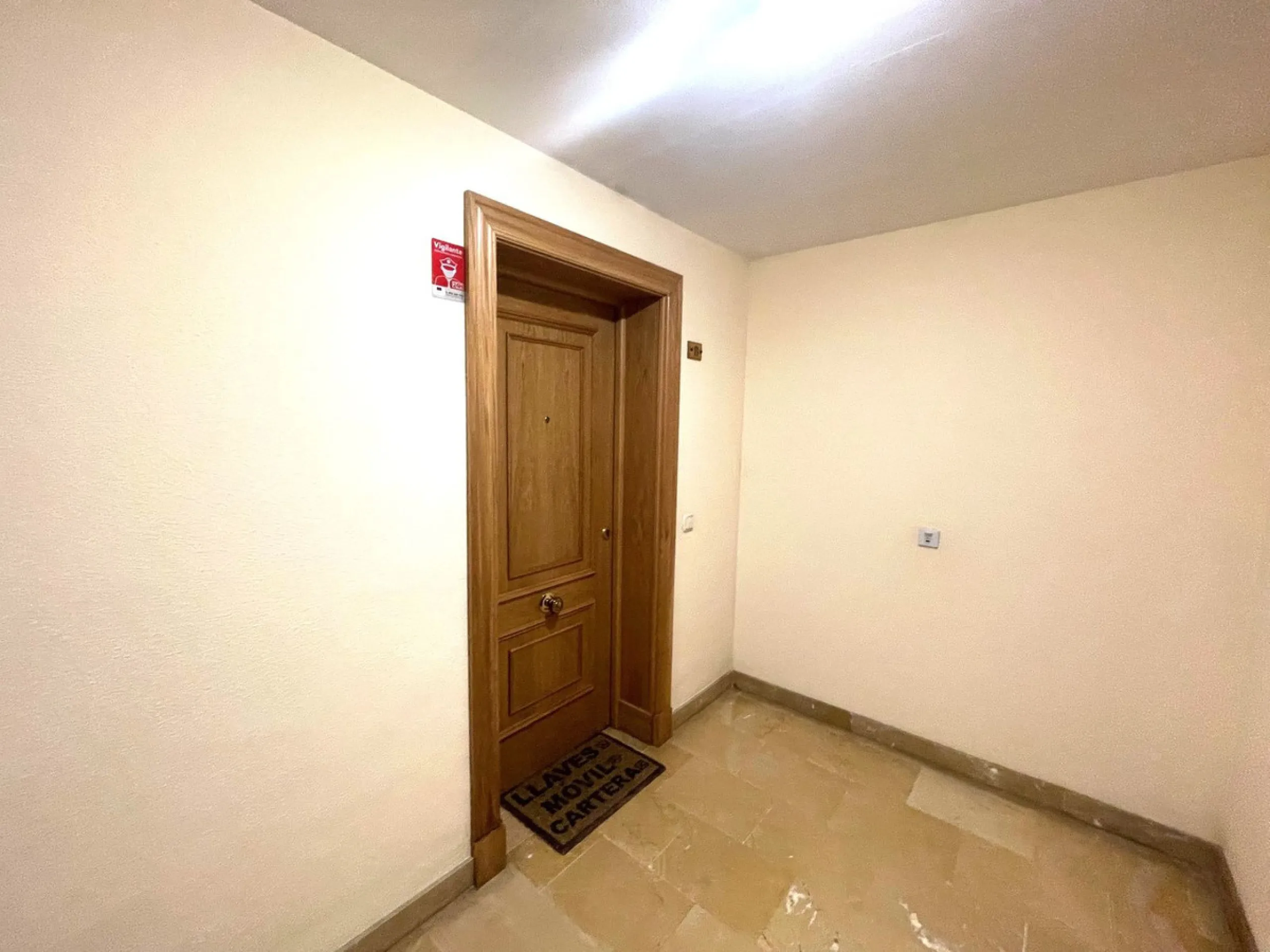 This wonderful apartment in the heart of San Pedro center combines comfort, style, and an unbeatable location. It is in perfect condition and ready to move in, offering a spacious living room with access to a terrace with open views of the mountains and t