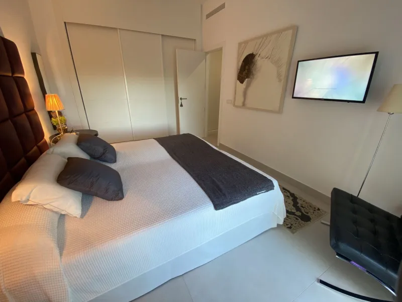 Contemporary Elegance at Finca Cortesin – Luxury Golf-Front Duplex