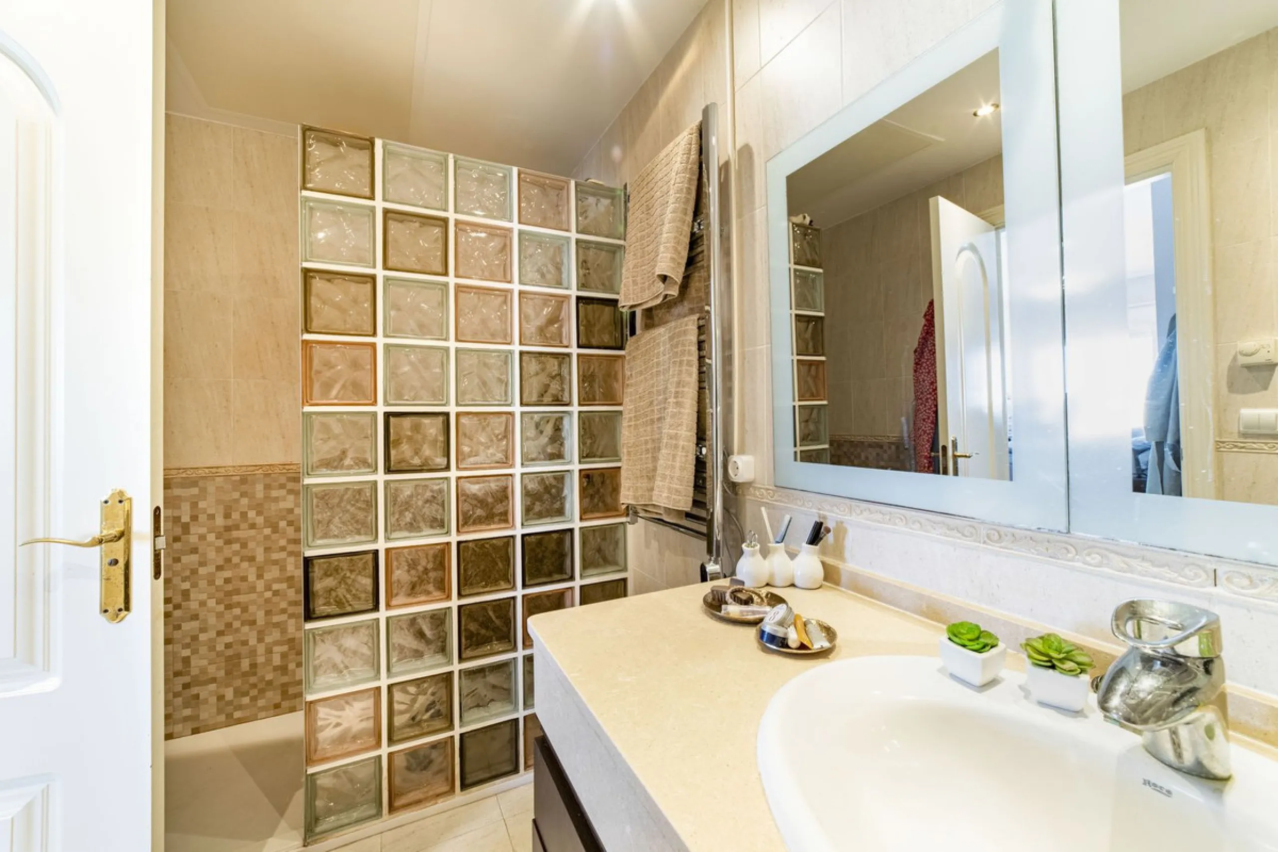 TOWNHOUSE IN ROSAMAR URBANIZATION