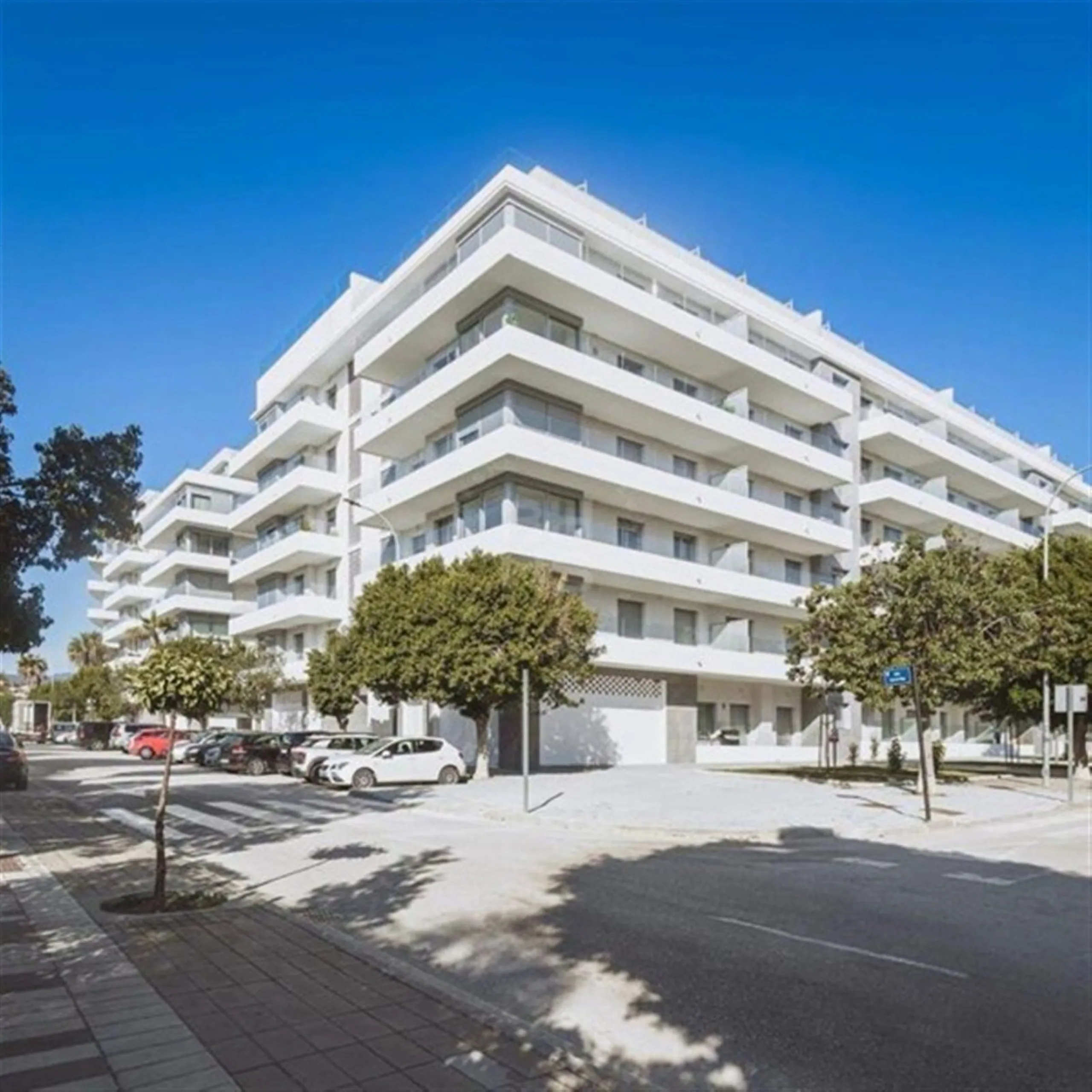 New Modern Apartment in La Campana, Nueva Andalucía, walking distance to everything!