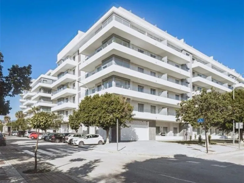 New Modern Apartment in La Campana, Nueva Andalucía, walking distance to everything!