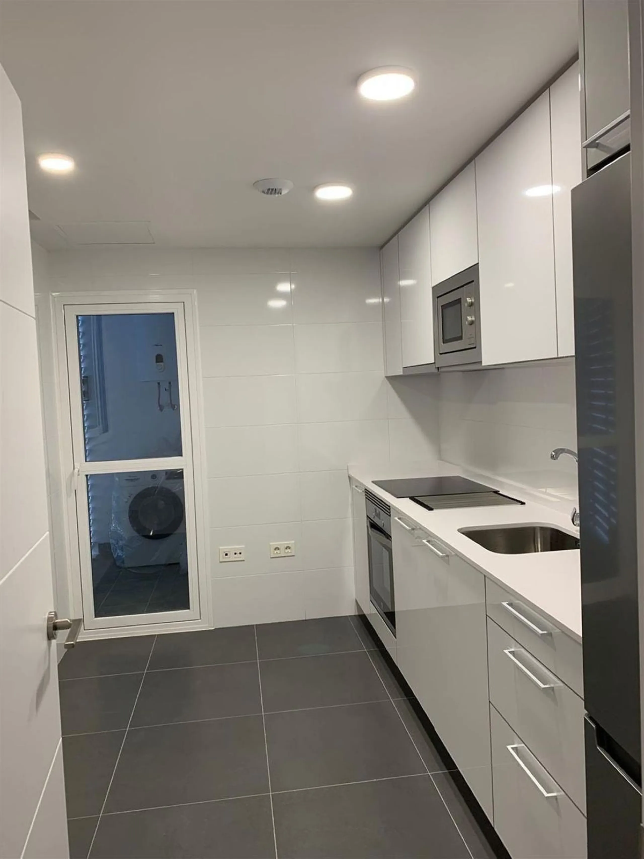 New Modern Apartment in La Campana, Nueva Andalucía, walking distance to everything!