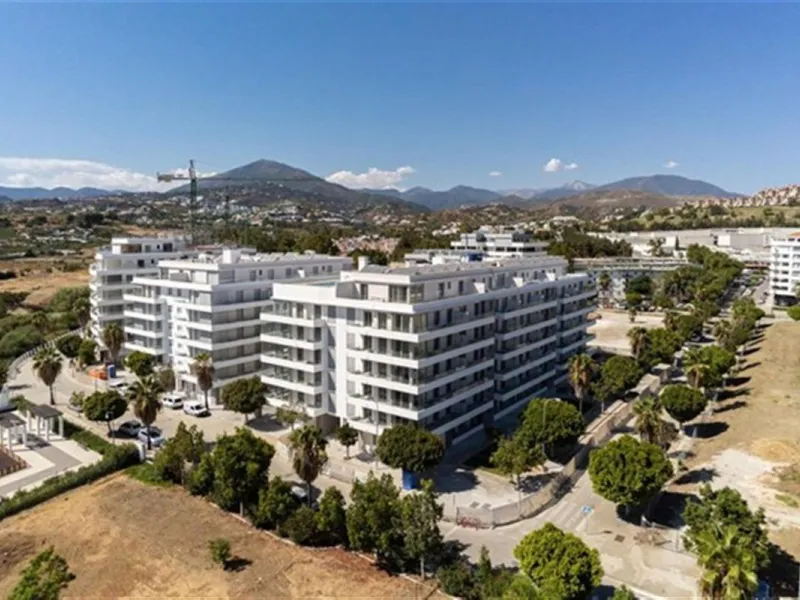 New Modern Apartment in La Campana, Nueva Andalucía, walking distance to everything!