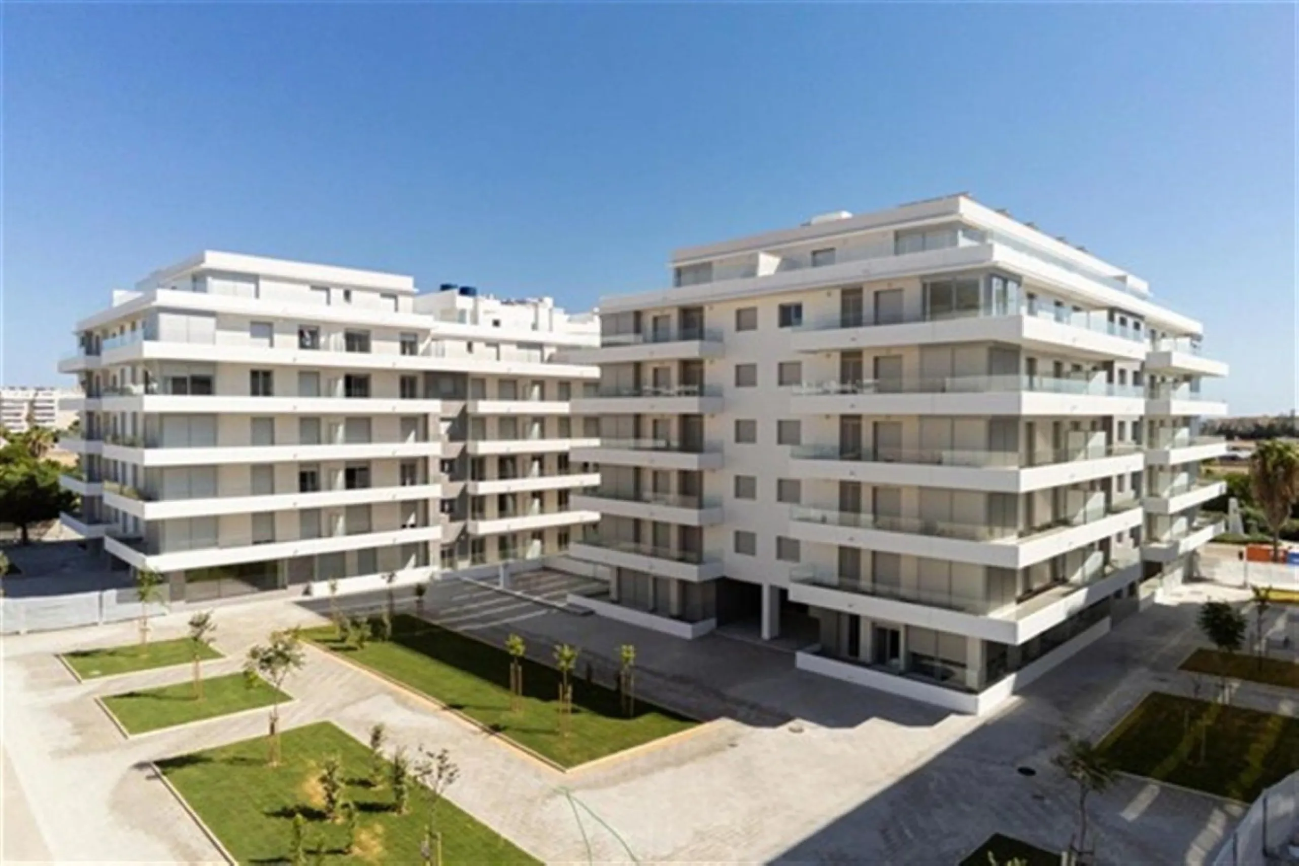 New Modern Apartment in La Campana, Nueva Andalucía, walking distance to everything!