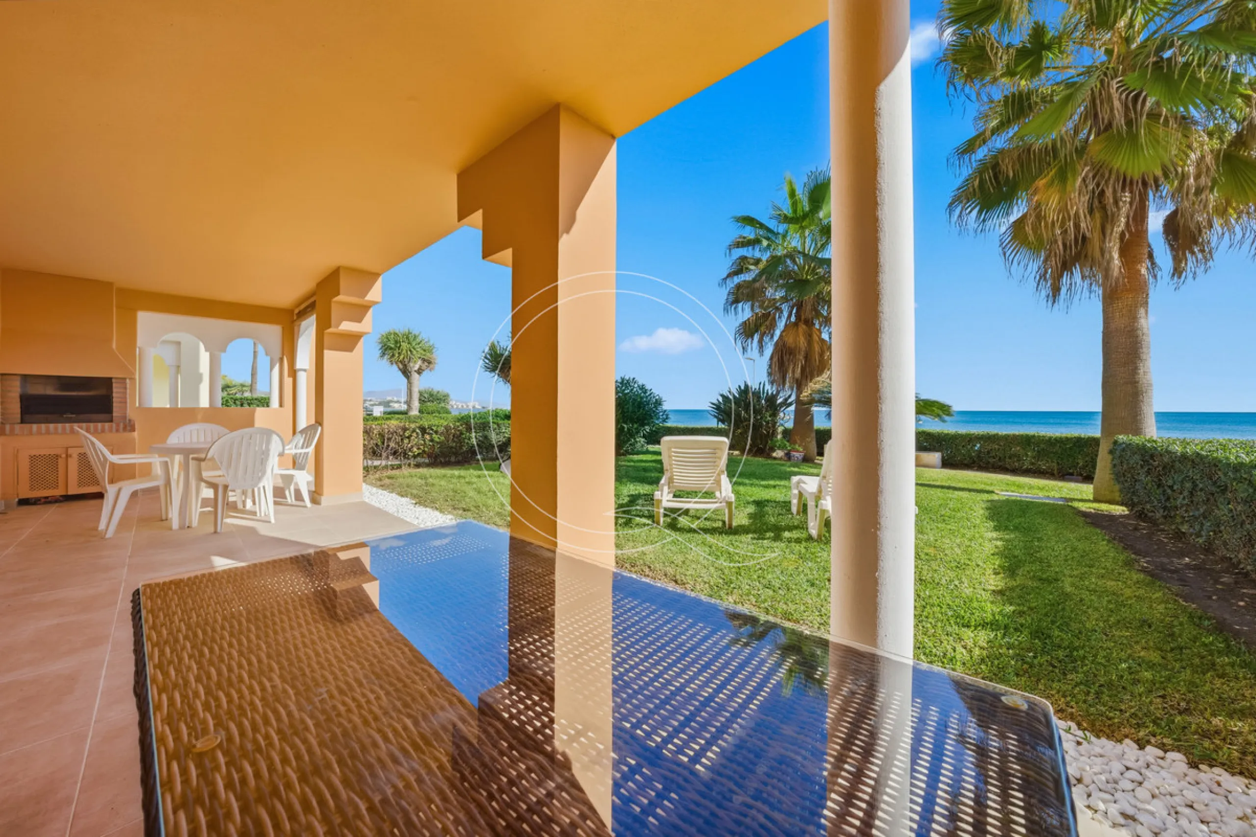 Located in a prestigious front-line beach complex just west of Estepona, this three-bedroom ground-floor apartment offers an exceptional blend of coastal comfort and relaxed Mediterranean living. With direct access to the garden and just steps from the sa