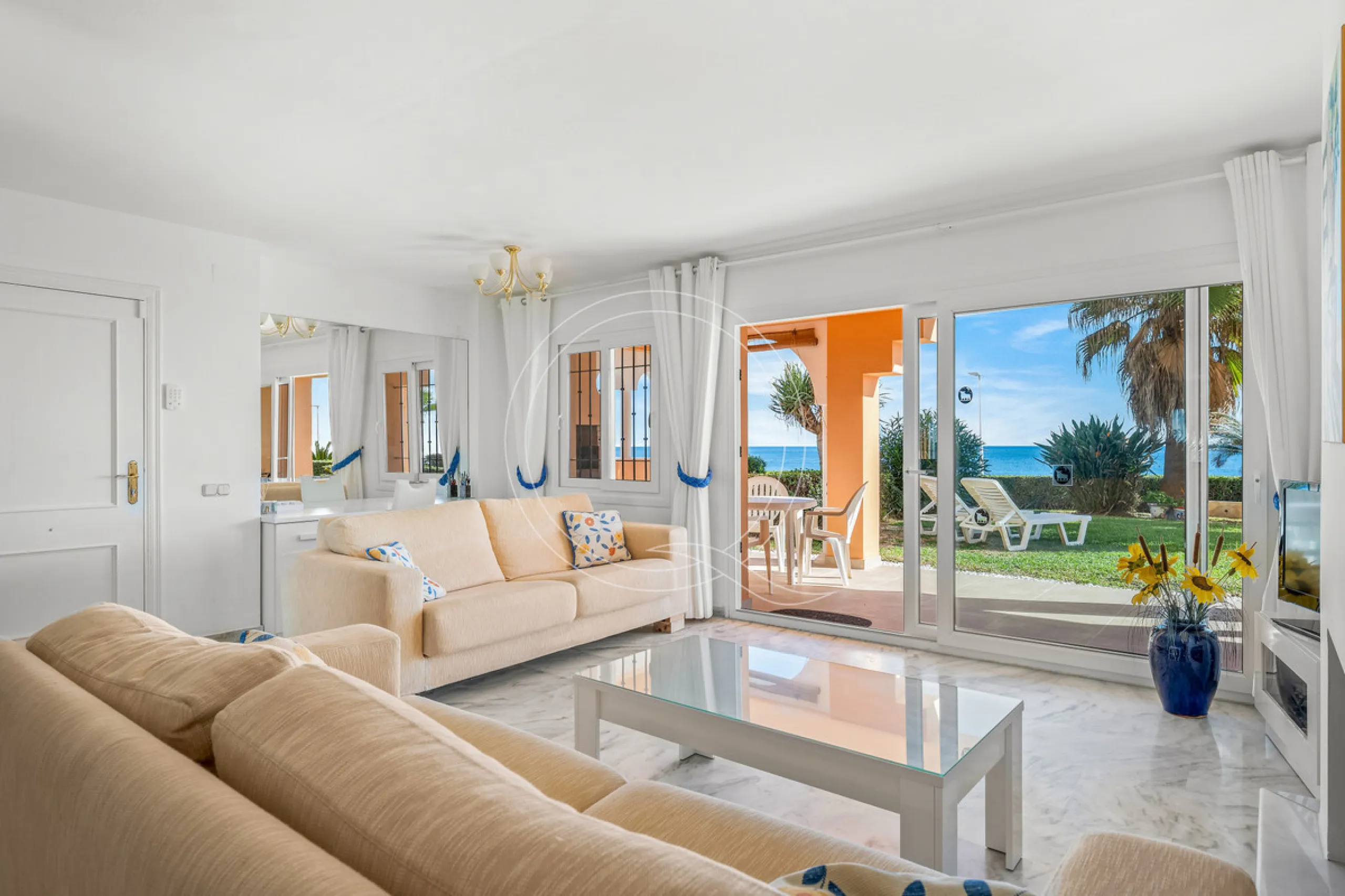 Located in a prestigious front-line beach complex just west of Estepona, this three-bedroom ground-floor apartment offers an exceptional blend of coastal comfort and relaxed Mediterranean living. With direct access to the garden and just steps from the sa