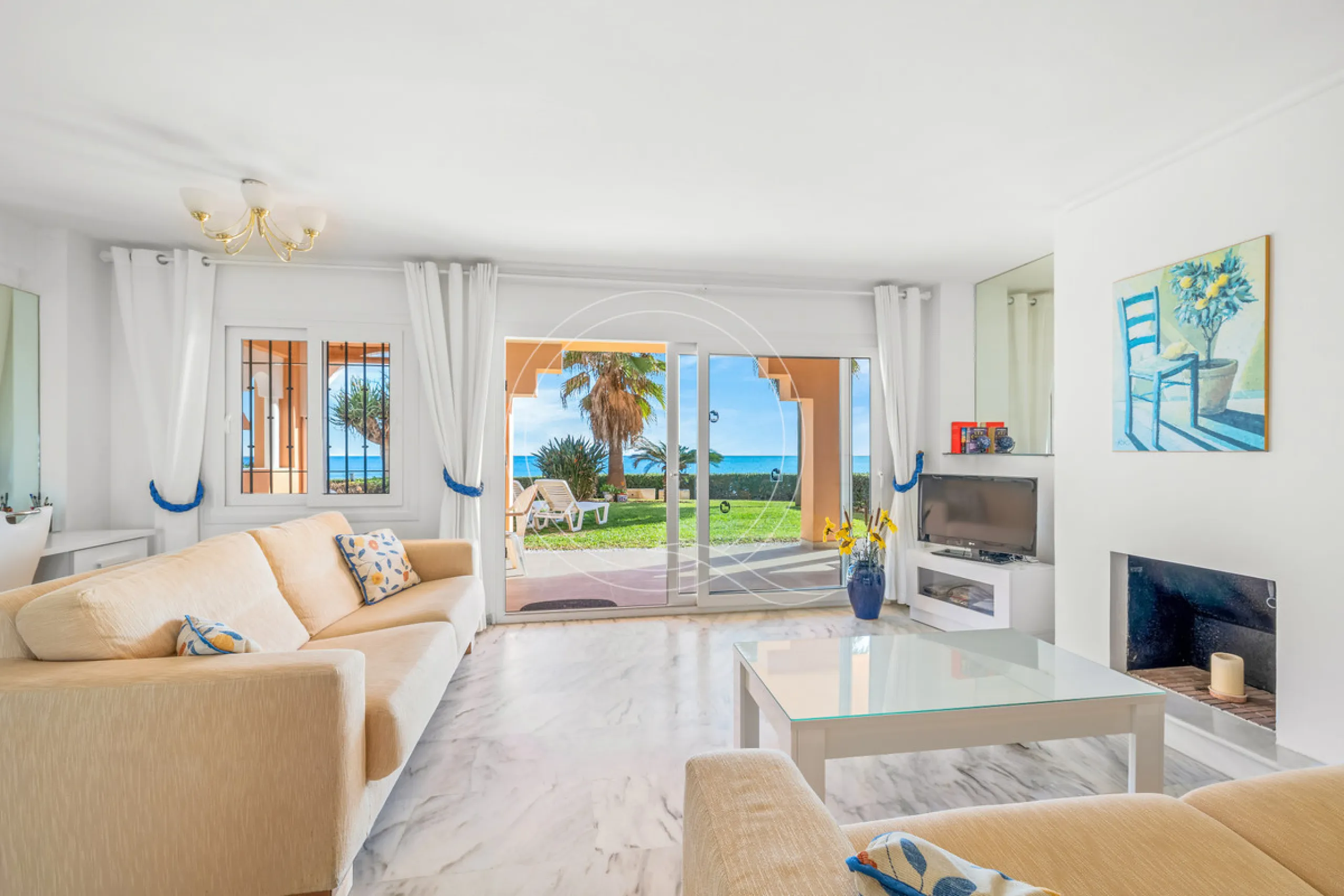 Located in a prestigious front-line beach complex just west of Estepona, this three-bedroom ground-floor apartment offers an exceptional blend of coastal comfort and relaxed Mediterranean living. With direct access to the garden and just steps from the sa