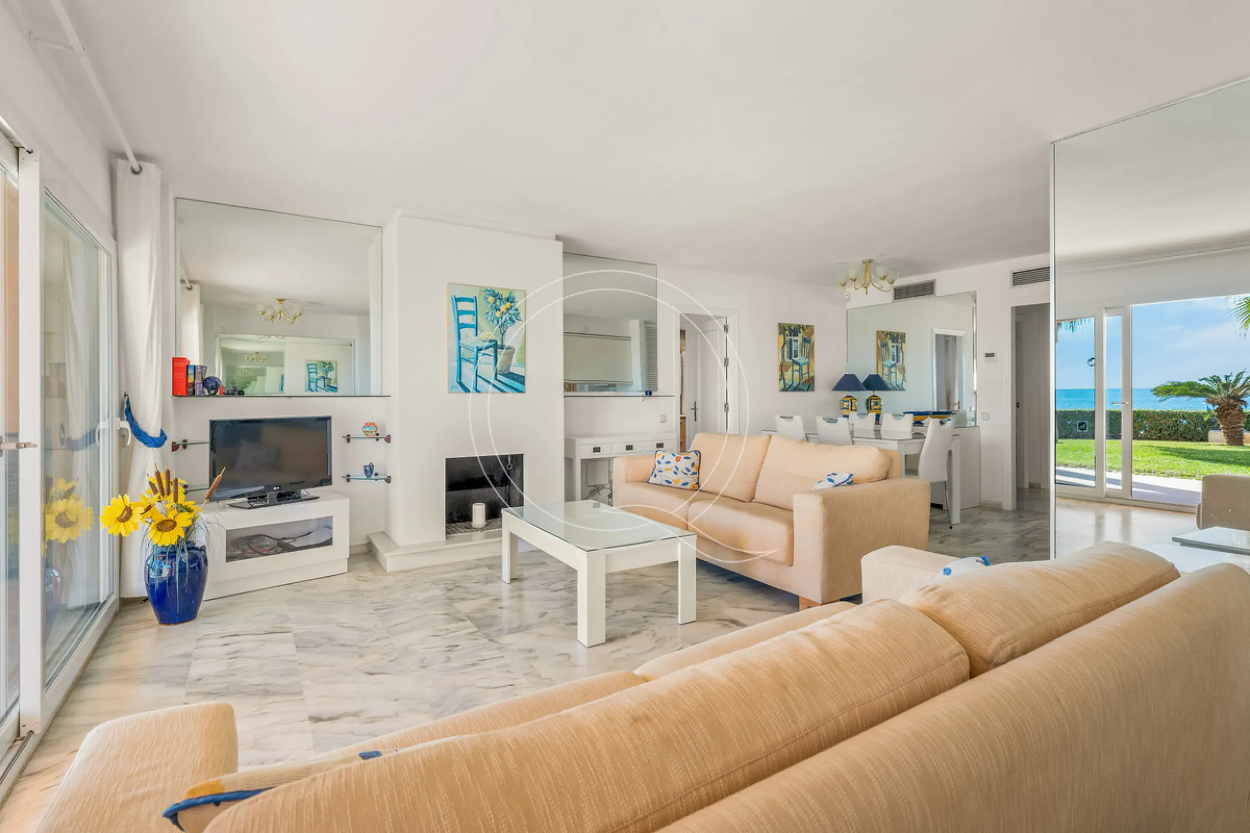 Located in a prestigious front-line beach complex just west of Estepona, this three-bedroom ground-floor apartment offers an exceptional blend of coastal comfort and relaxed Mediterranean living. With direct access to the garden and just steps from the sa