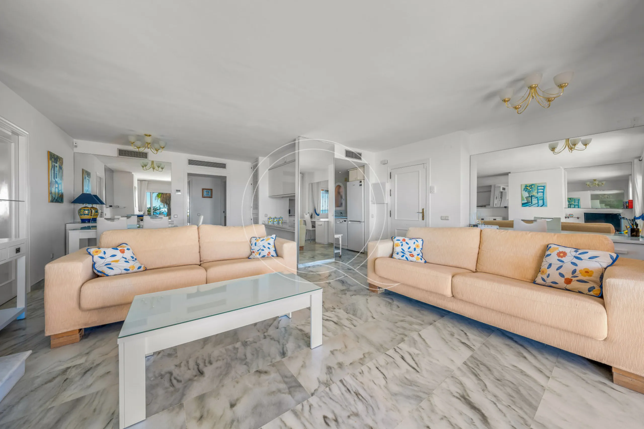 Located in a prestigious front-line beach complex just west of Estepona, this three-bedroom ground-floor apartment offers an exceptional blend of coastal comfort and relaxed Mediterranean living. With direct access to the garden and just steps from the sa