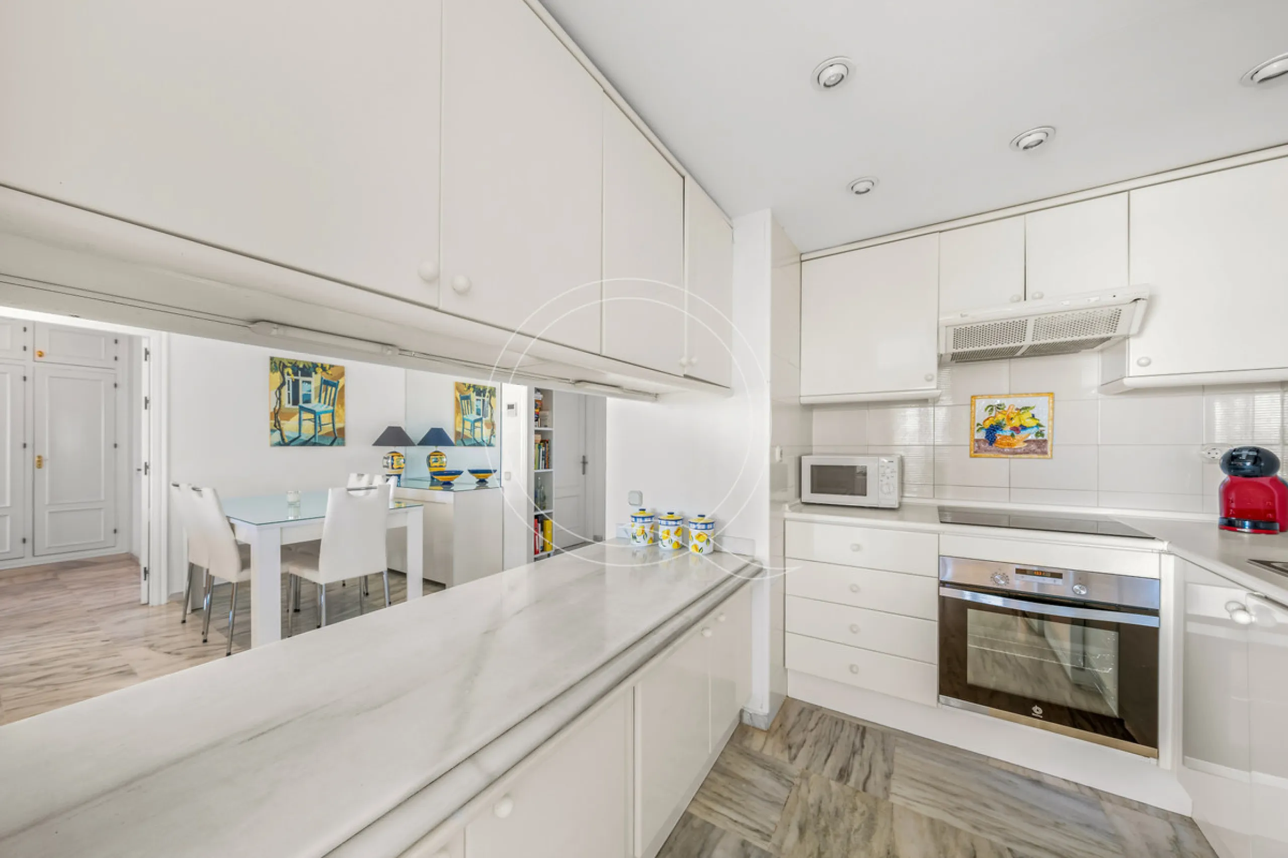 Located in a prestigious front-line beach complex just west of Estepona, this three-bedroom ground-floor apartment offers an exceptional blend of coastal comfort and relaxed Mediterranean living. With direct access to the garden and just steps from the sa