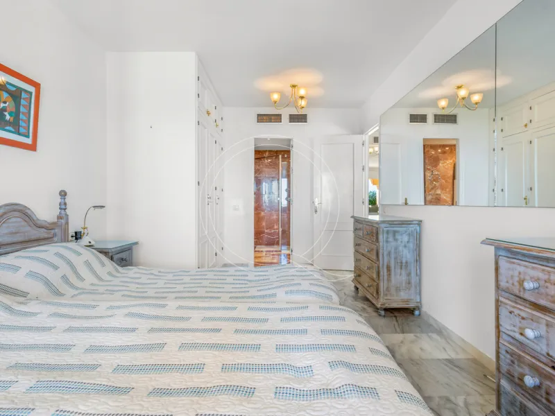 Located in a prestigious front-line beach complex just west of Estepona, this three-bedroom ground-floor apartment offers an exceptional blend of coastal comfort and relaxed Mediterranean living. With direct access to the garden and just steps from the sa