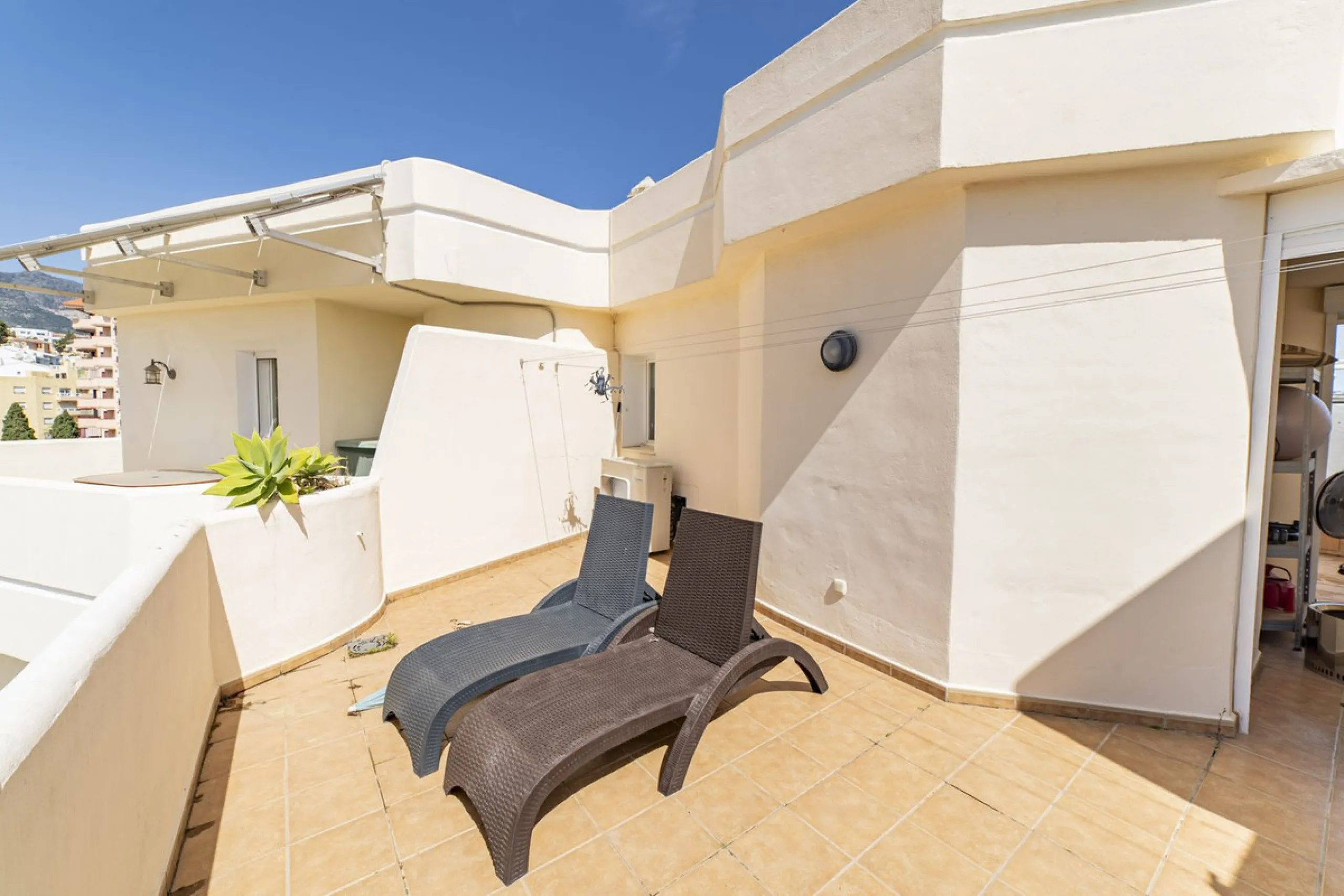 TOWNHOUSE IN ROSAMAR URBANIZATION