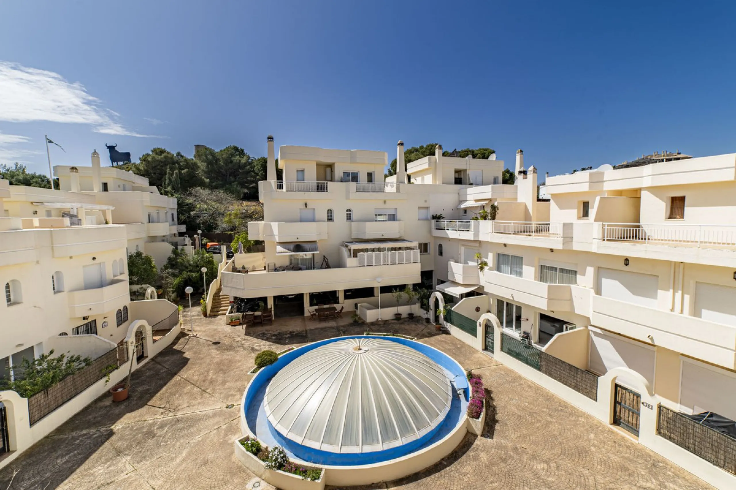 TOWNHOUSE IN ROSAMAR URBANIZATION