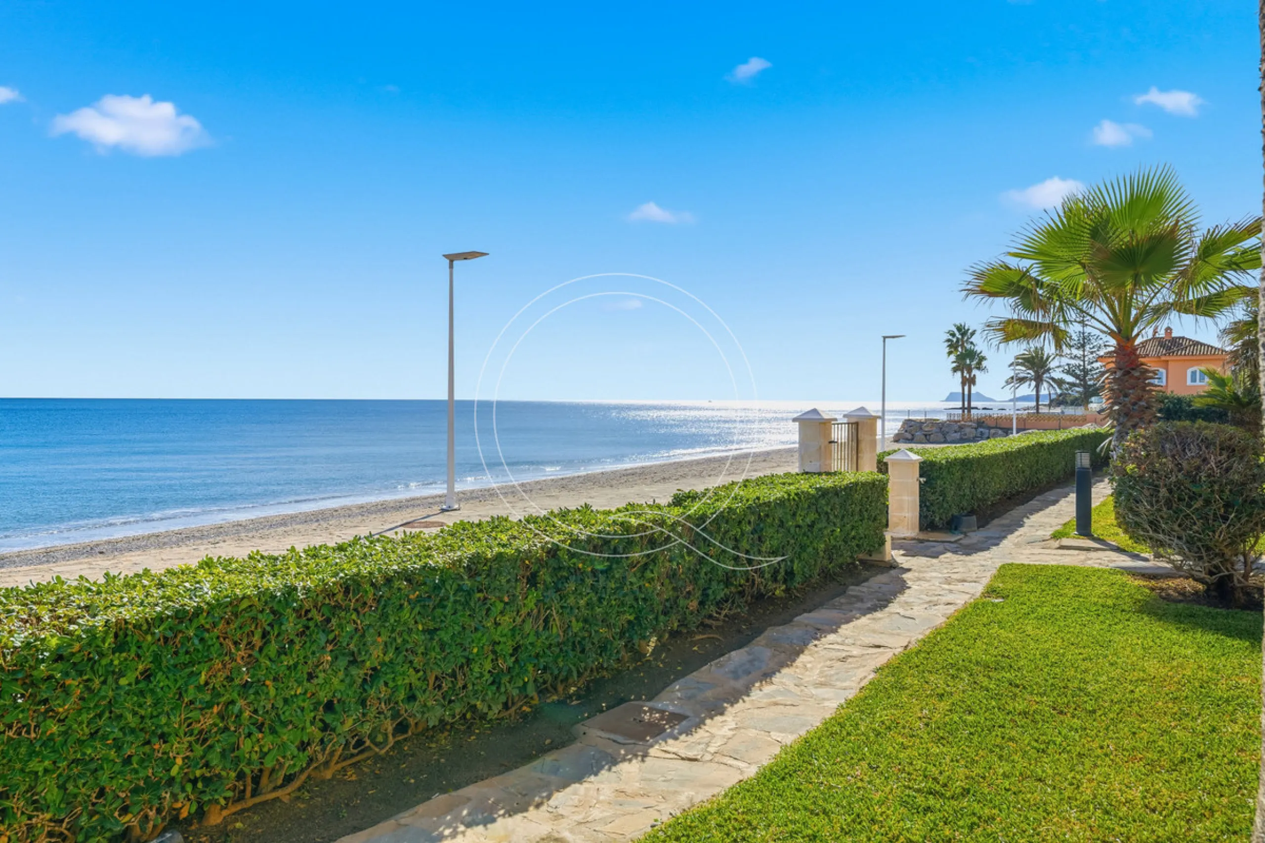 Located in a prestigious front-line beach complex just west of Estepona, this three-bedroom ground-floor apartment offers an exceptional blend of coastal comfort and relaxed Mediterranean living. With direct access to the garden and just steps from the sa