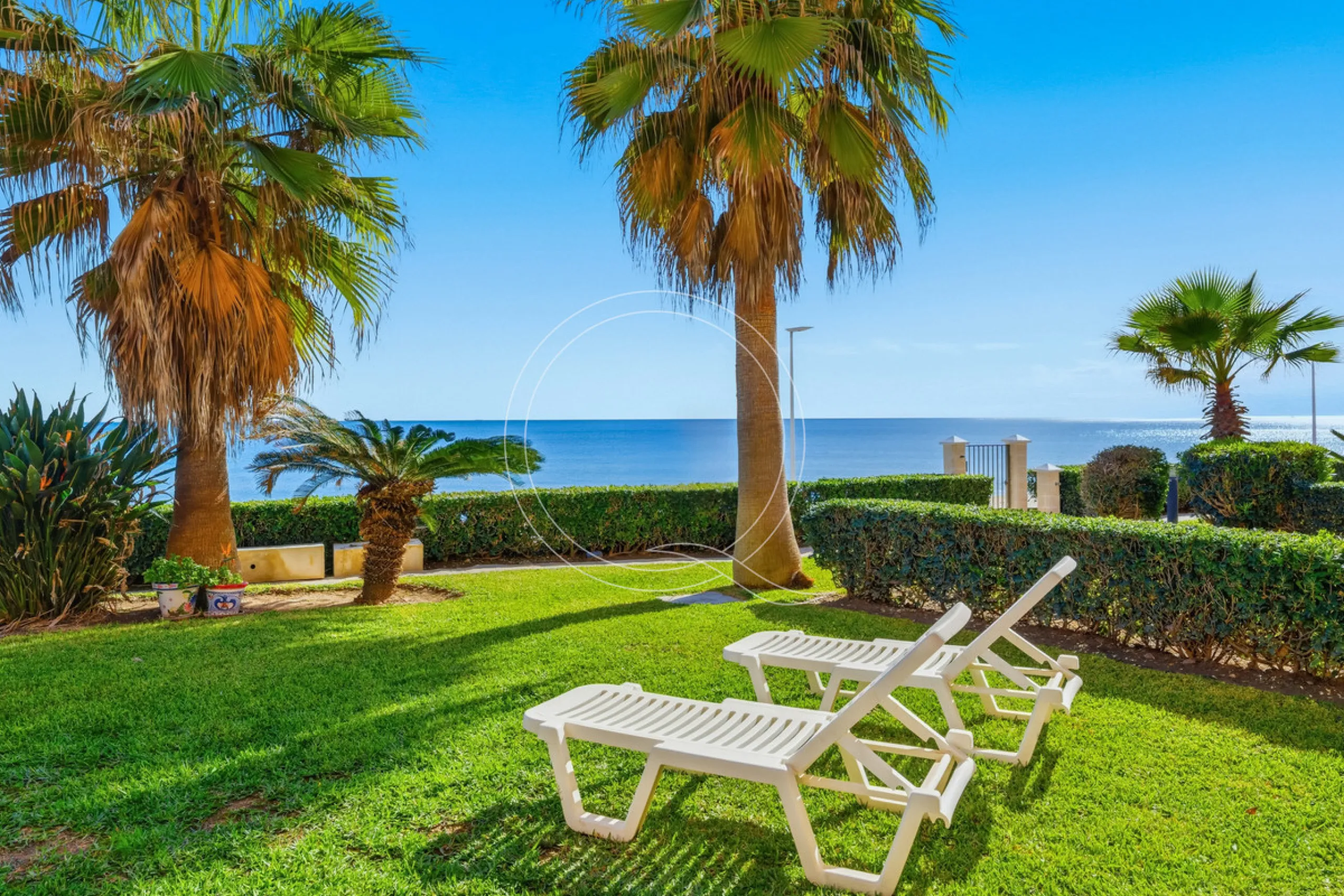 Located in a prestigious front-line beach complex just west of Estepona, this three-bedroom ground-floor apartment offers an exceptional blend of coastal comfort and relaxed Mediterranean living. With direct access to the garden and just steps from the sa