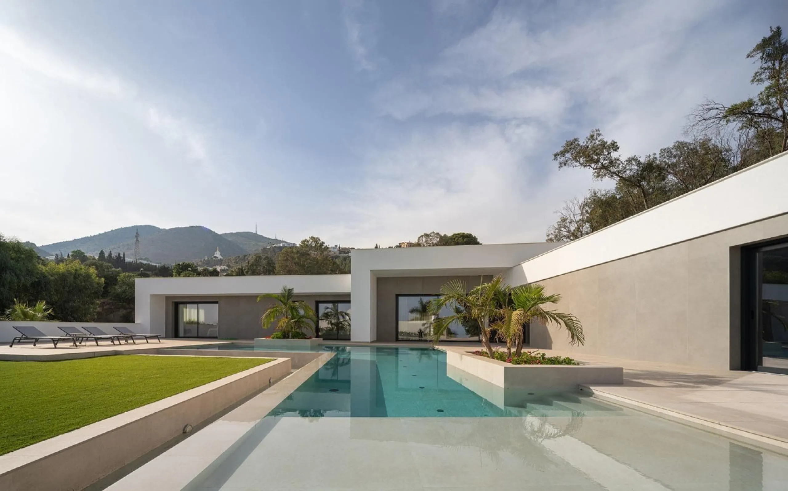 ICONIC 5-BEDROOM LUXURY VILLA IN RANCHO SANTA MÓNICA – BENALMÁDENA