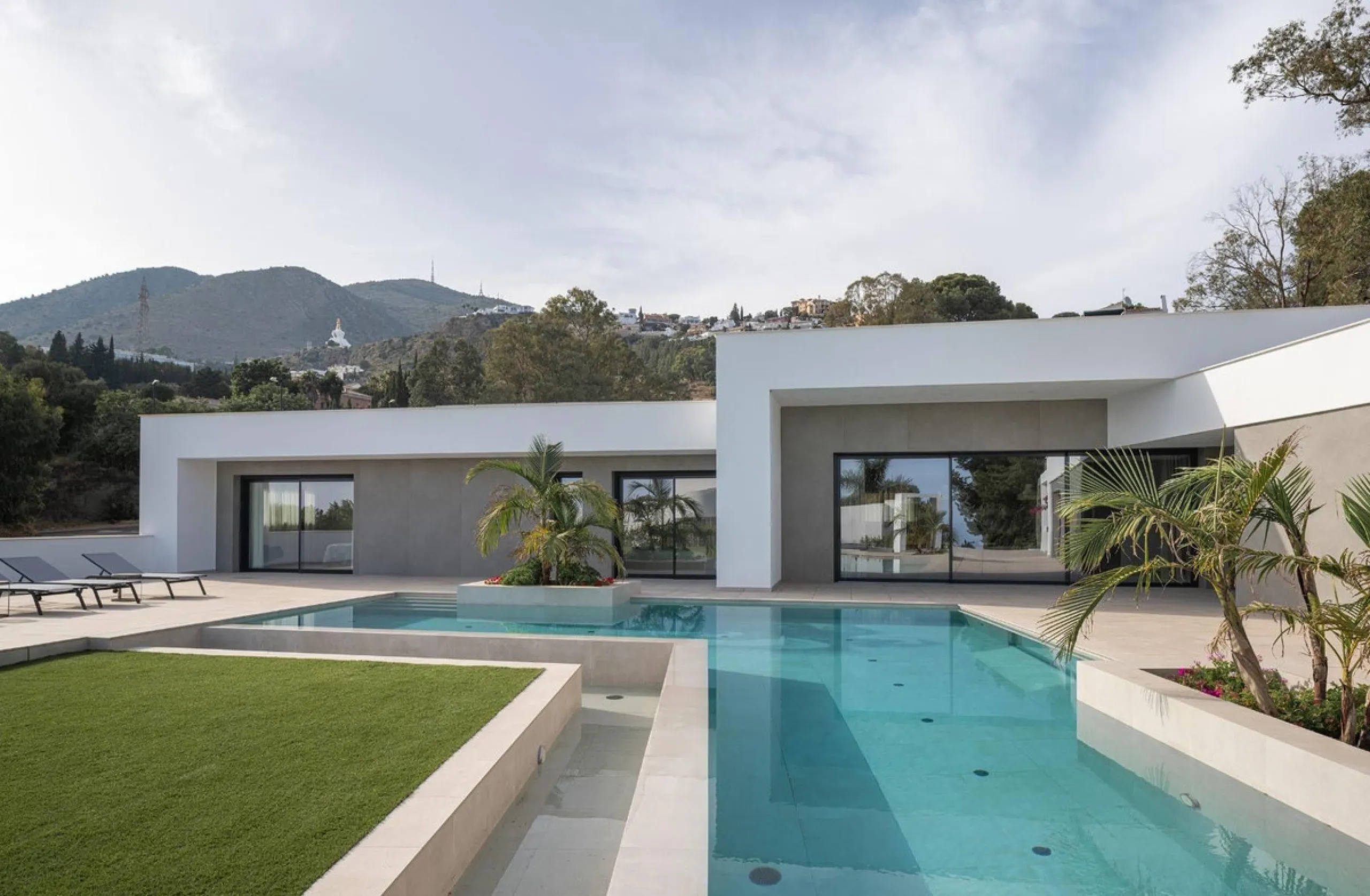 ICONIC 5-BEDROOM LUXURY VILLA IN RANCHO SANTA MÓNICA – BENALMÁDENA