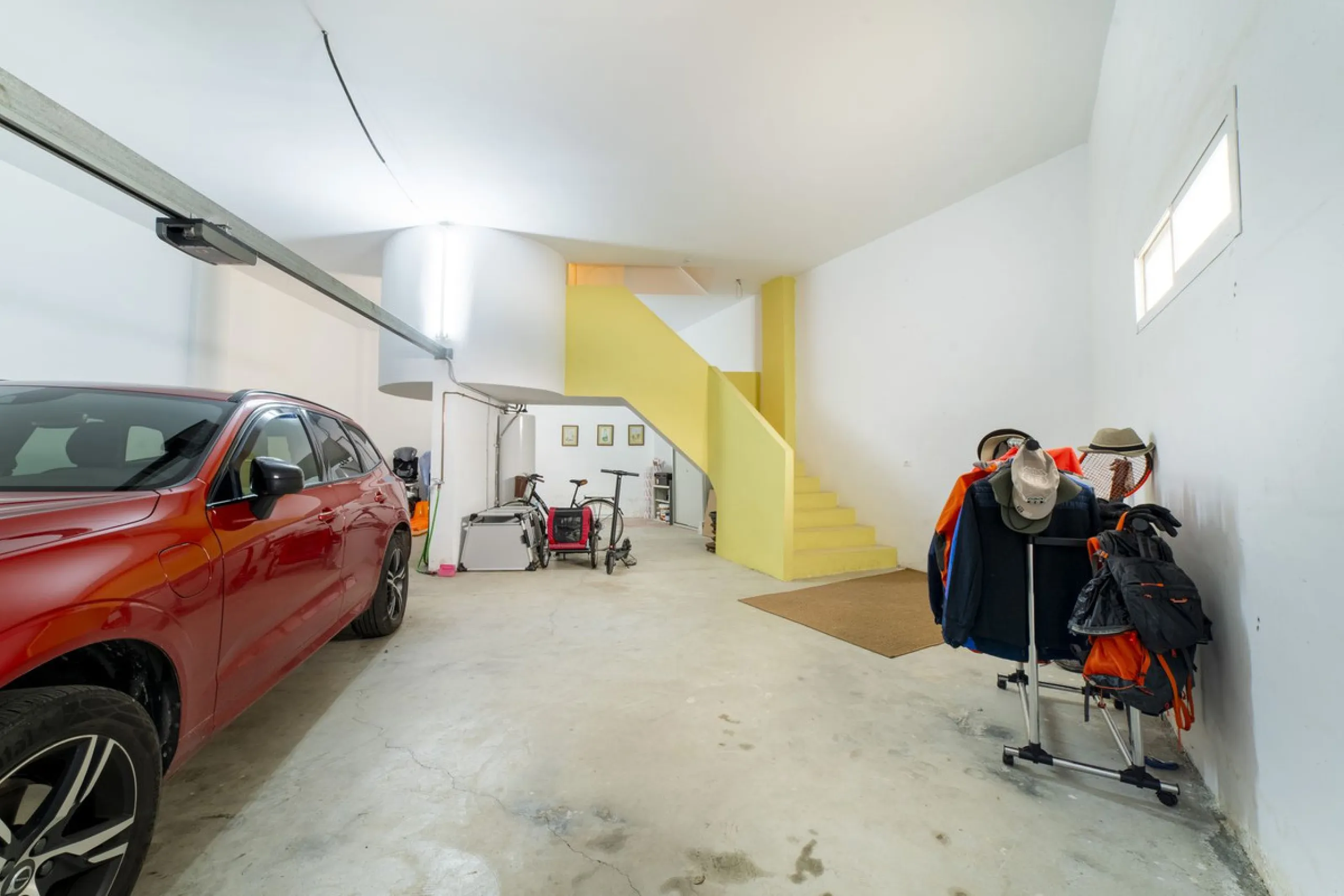 TOWNHOUSE IN ROSAMAR URBANIZATION