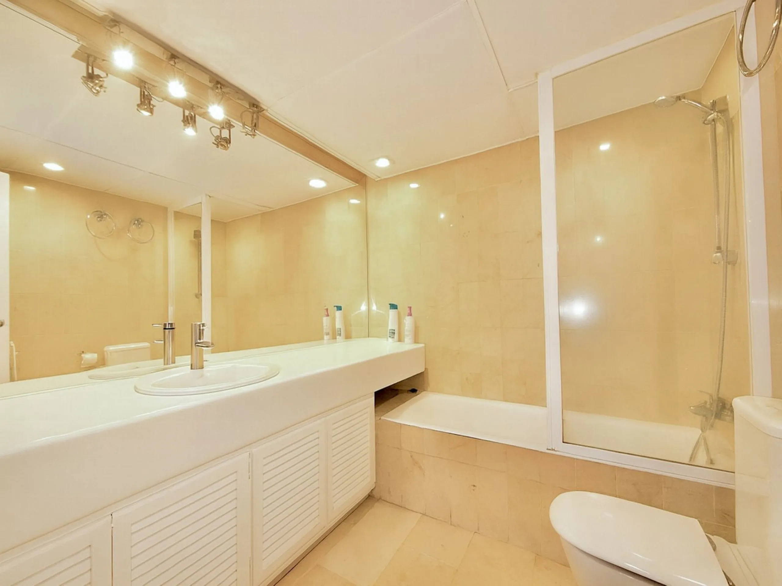 Apartment - Ground Floor Apartment в продаже в Marbella, Málaga. В доме 1 спален и 1 ванных комнат. Площадь дома 110 м²
