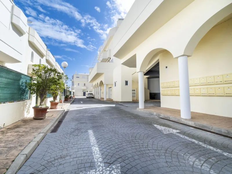 TOWNHOUSE IN ROSAMAR URBANIZATION
