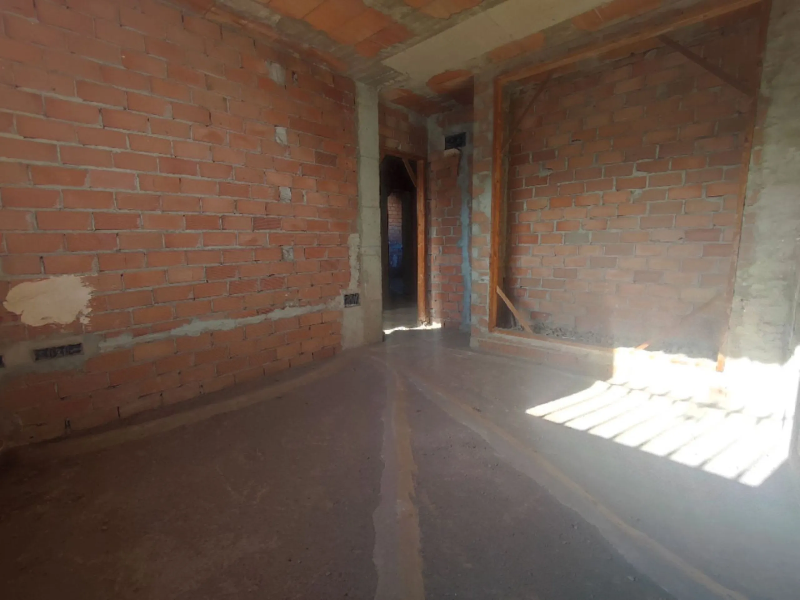 House - Townhouse в продаже в Fuengirola, Málaga. В доме 5 спален и 3 ванных комнат. Площадь дома 230 м². Площадь участка 243 м²