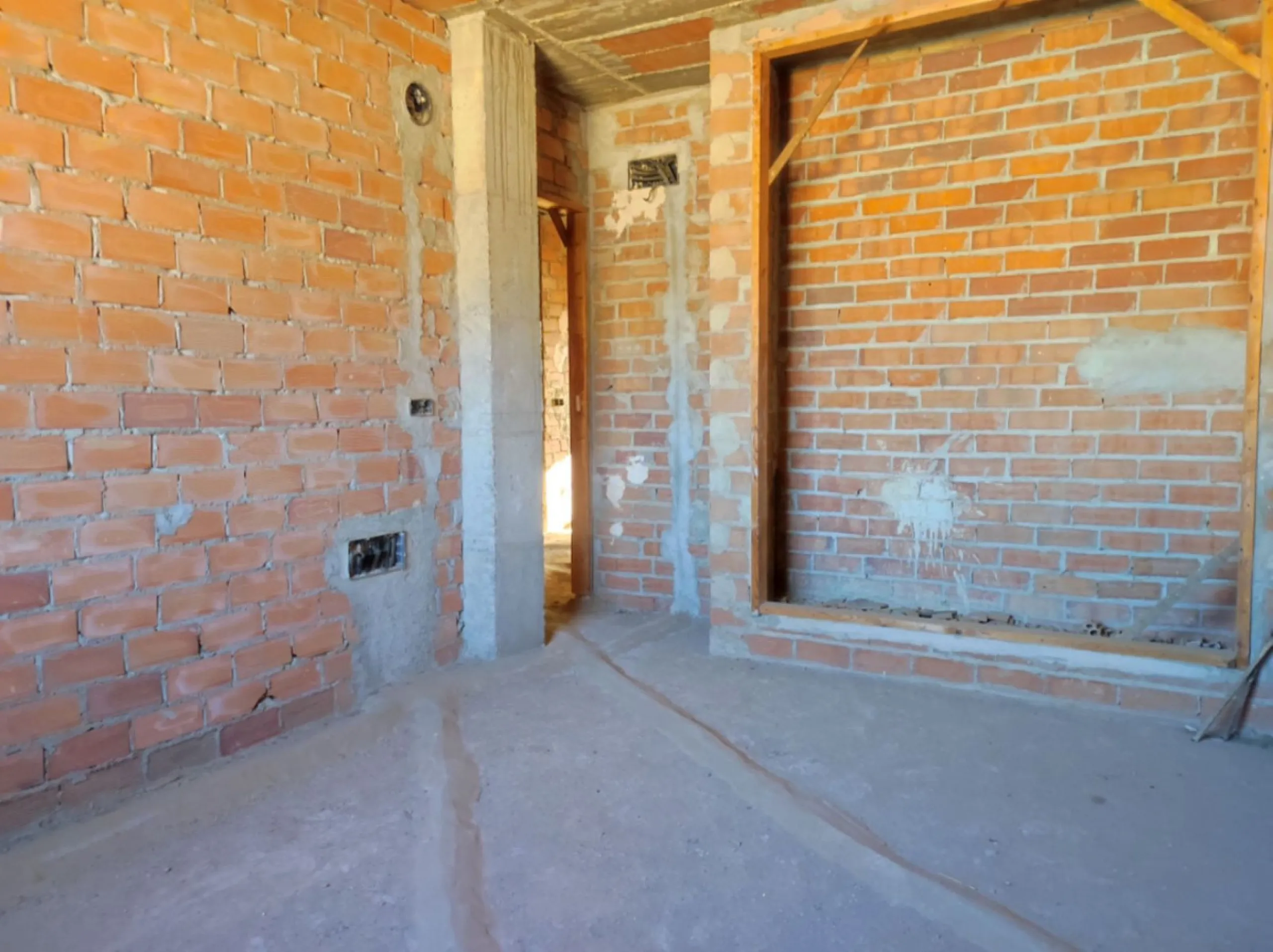 House - Townhouse в продаже в Fuengirola, Málaga. В доме 5 спален и 3 ванных комнат. Площадь дома 230 м². Площадь участка 243 м²