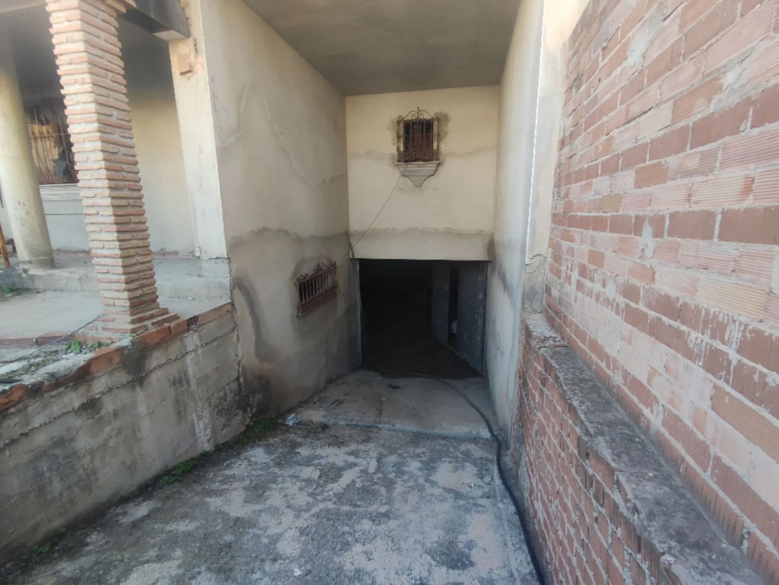 House - Townhouse в продаже в Fuengirola, Málaga. В доме 5 спален и 3 ванных комнат. Площадь дома 230 м². Площадь участка 243 м²
