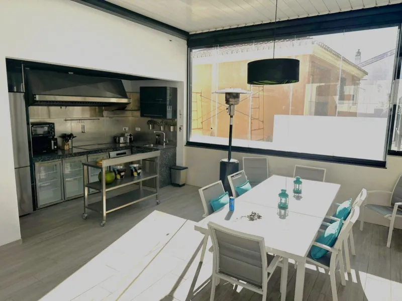 This Impressive Luxury Detached villa, constructed in 2014 has three floors, Private pool, Parking for 2 or 3 cars, gym and private terrace, all designed and styled to an excellent standard.