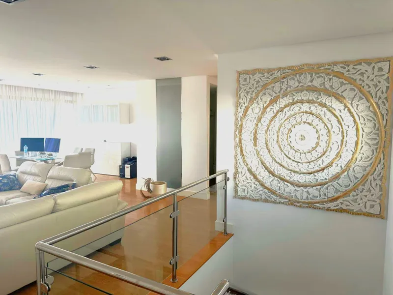 This Impressive Luxury Detached villa, constructed in 2014 has three floors, Private pool, Parking for 2 or 3 cars, gym and private terrace, all designed and styled to an excellent standard.
