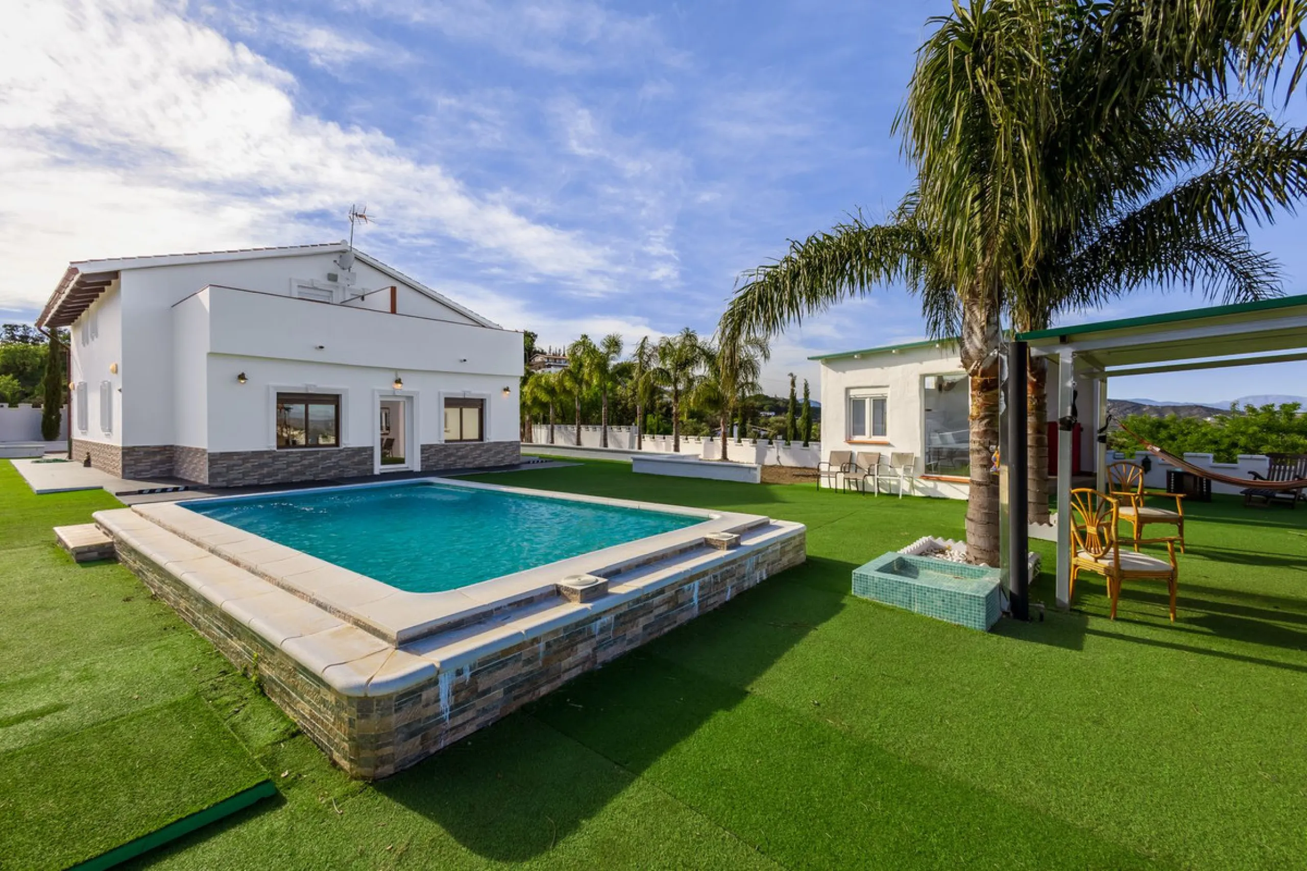 House - Detached Villa в продаже в Alhaurín el Grande, Málaga. В доме 6 спален и 5 ванных комнат. Площадь дома 336 м². Площадь участка 11788 м²