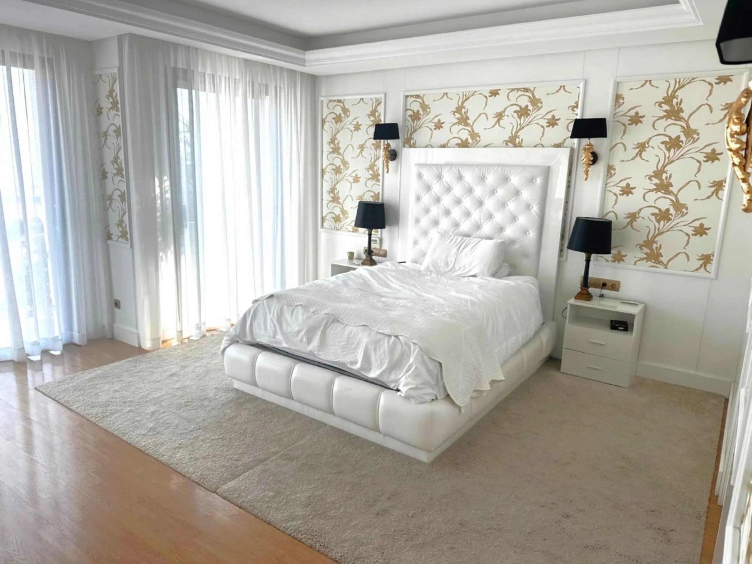 This Impressive Luxury Detached villa, constructed in 2014 has three floors, Private pool, Parking for 2 or 3 cars, gym and private terrace, all designed and styled to an excellent standard.