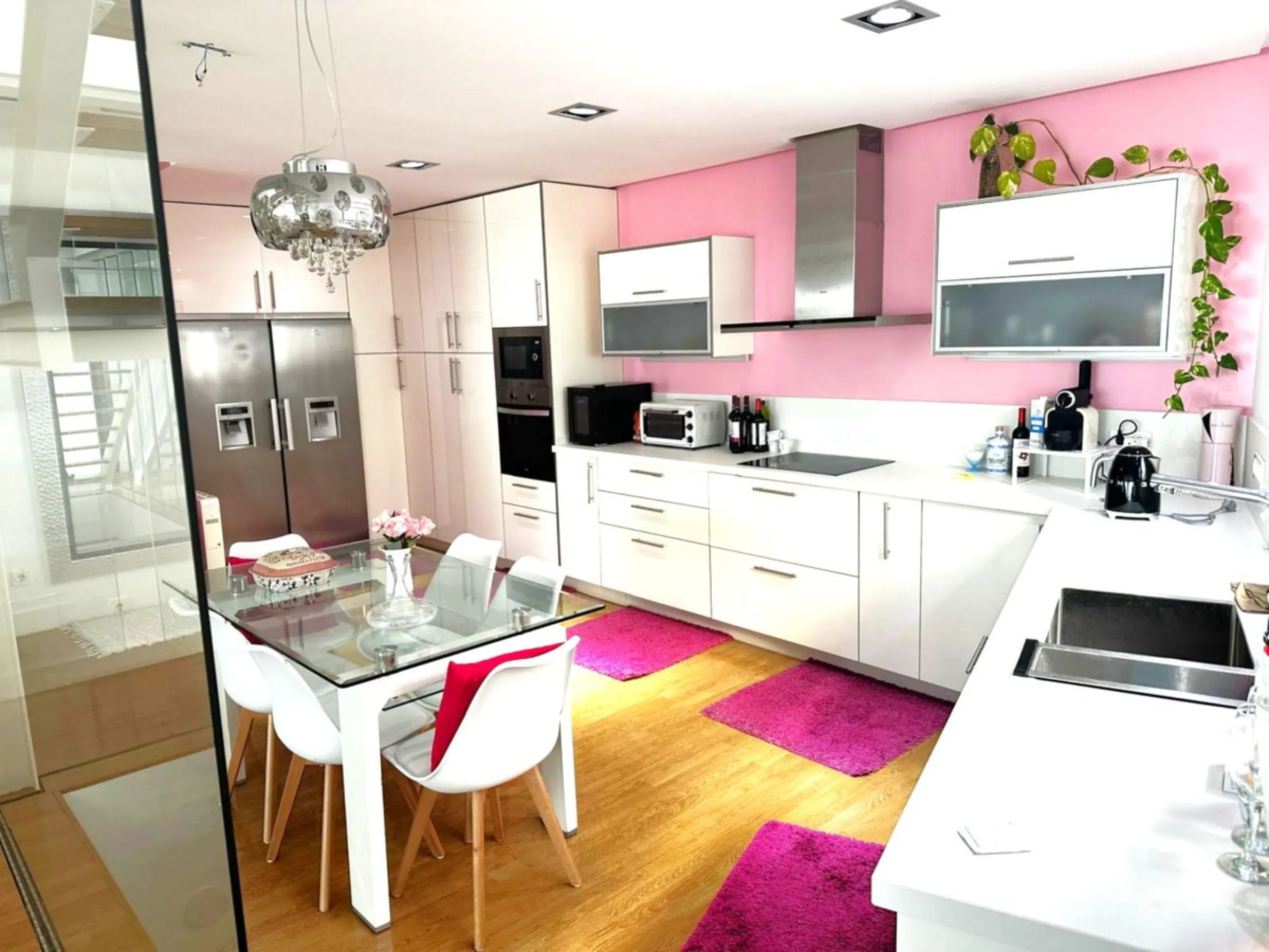This Impressive Luxury Detached villa, constructed in 2014 has three floors, Private pool, Parking for 2 or 3 cars, gym and private terrace, all designed and styled to an excellent standard.