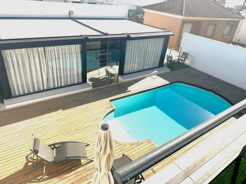 This Impressive Luxury Detached villa, constructed in 2014 has three floors, Private pool, Parking for 2 or 3 cars, gym and private terrace, all designed and styled to an excellent standard.