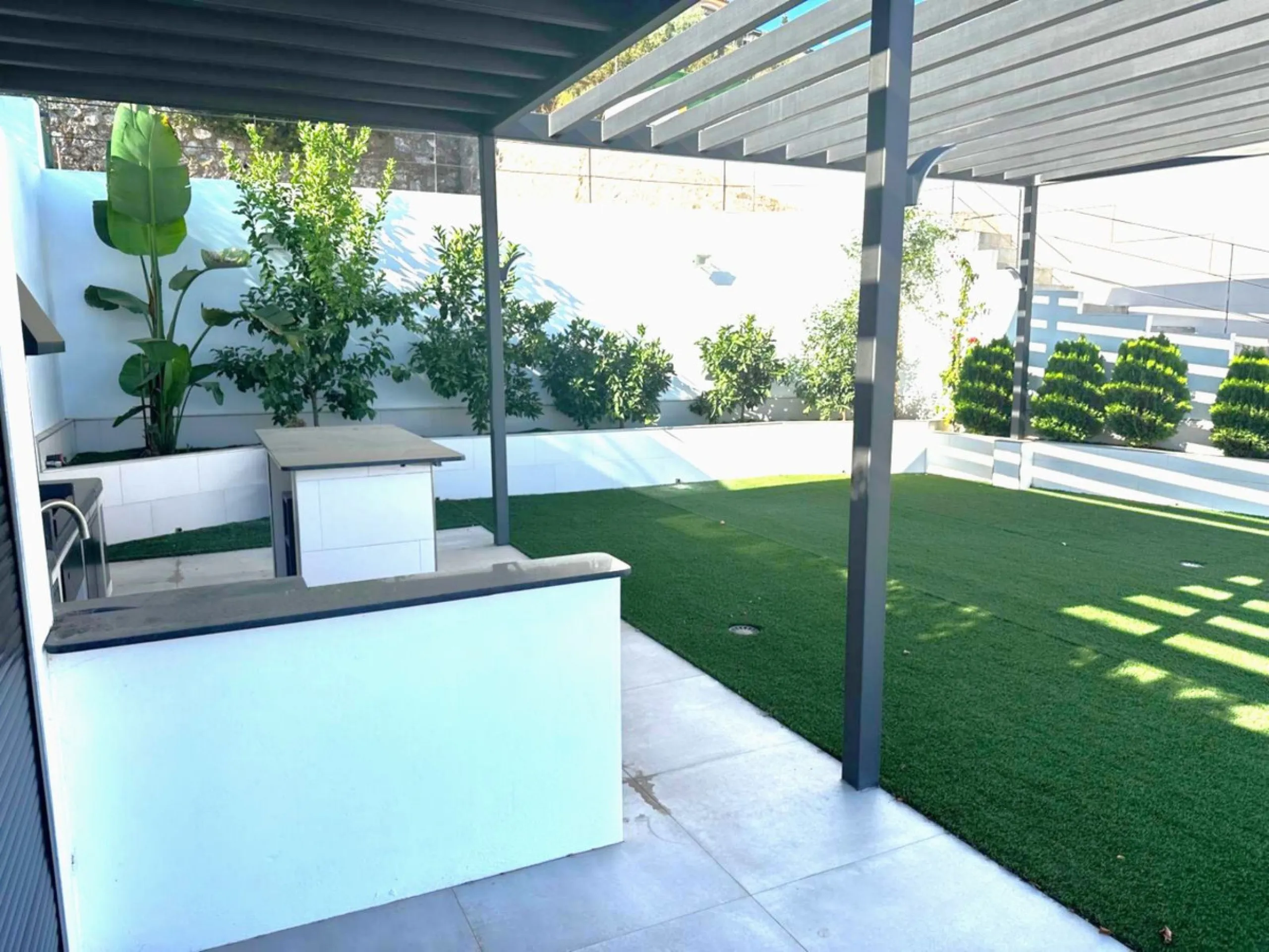 This Impressive Luxury Detached villa, constructed in 2014 has three floors, Private pool, Parking for 2 or 3 cars, gym and private terrace, all designed and styled to an excellent standard.