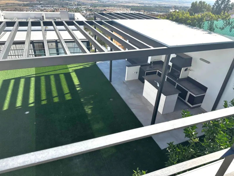 This Impressive Luxury Detached villa, constructed in 2014 has three floors, Private pool, Parking for 2 or 3 cars, gym and private terrace, all designed and styled to an excellent standard.
