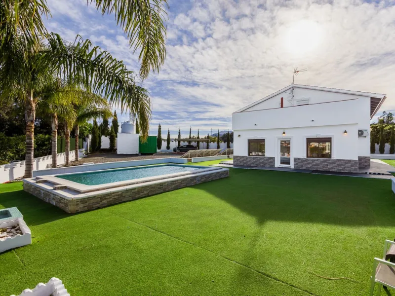 House - Detached Villa в продаже в Alhaurín el Grande, Málaga. В доме 6 спален и 5 ванных комнат. Площадь дома 336 м². Площадь участка 11788 м²