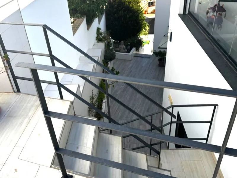 This Impressive Luxury Detached villa, constructed in 2014 has three floors, Private pool, Parking for 2 or 3 cars, gym and private terrace, all designed and styled to an excellent standard.