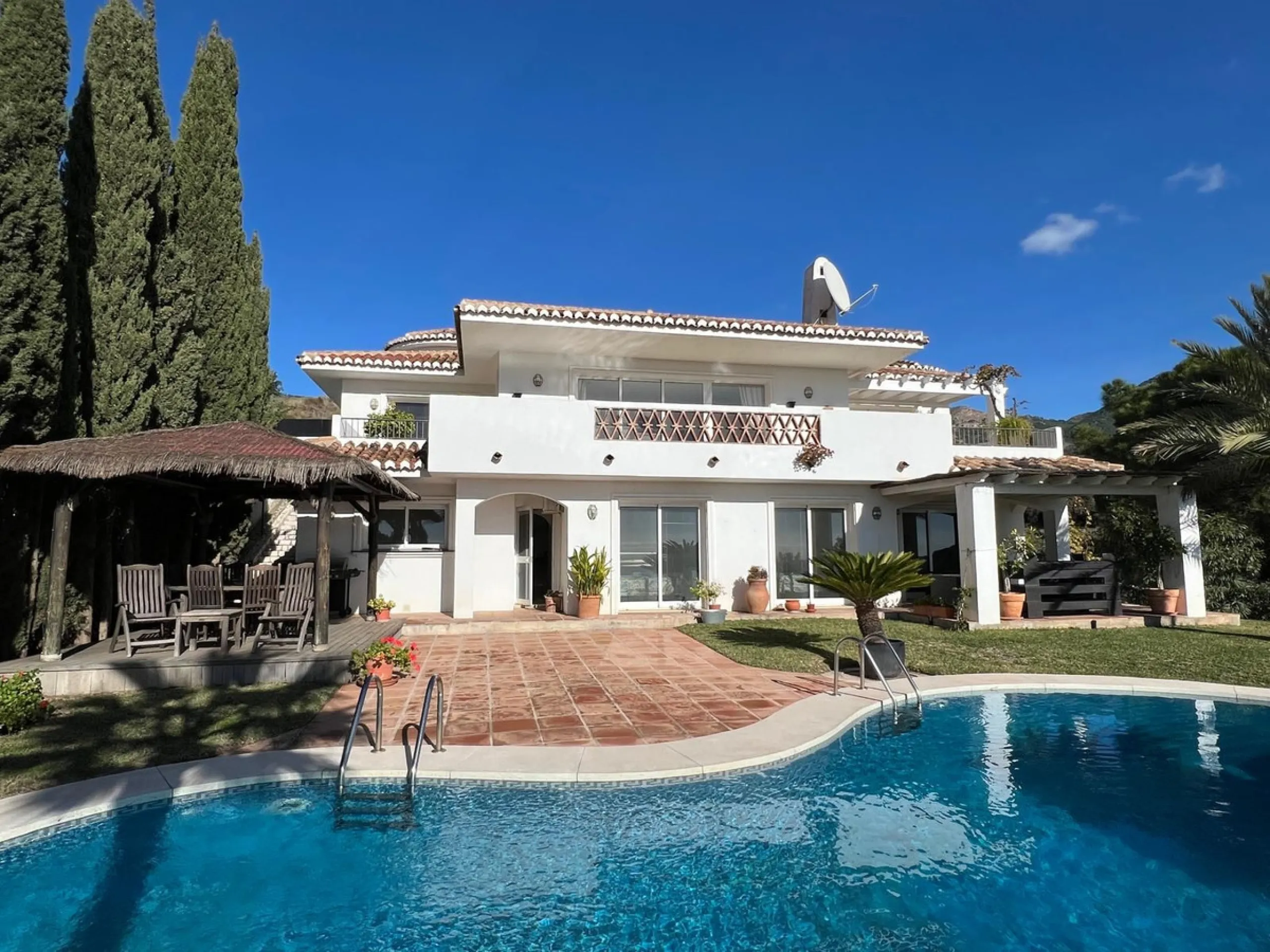 LOVELY ANDALUSIAN VILLA with AMAZING PANORAMIC VIEWS only a few minutes from Mijas Pueblo!!
