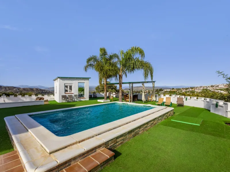 House - Detached Villa в продаже в Alhaurín el Grande, Málaga. В доме 6 спален и 5 ванных комнат. Площадь дома 336 м². Площадь участка 11788 м²