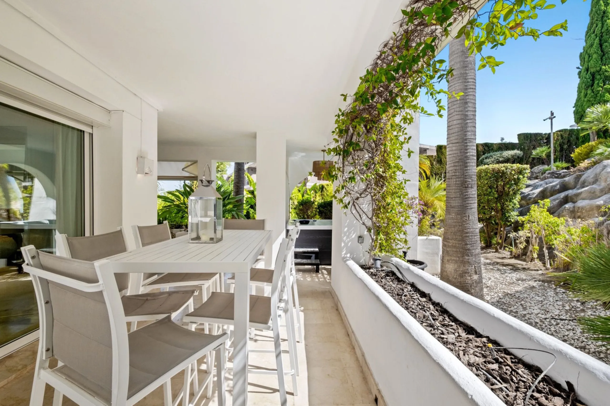 Apartment - Ground Floor Apartment в продаже в Marbella, Málaga. В доме 1 спален и 2 ванных комнат. Площадь дома 245 м²