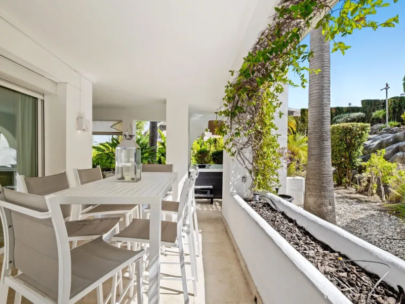 Apartment - Ground Floor Apartment в продаже в Marbella, Málaga. В доме 1 спален и 2 ванных комнат. Площадь дома 245 м²