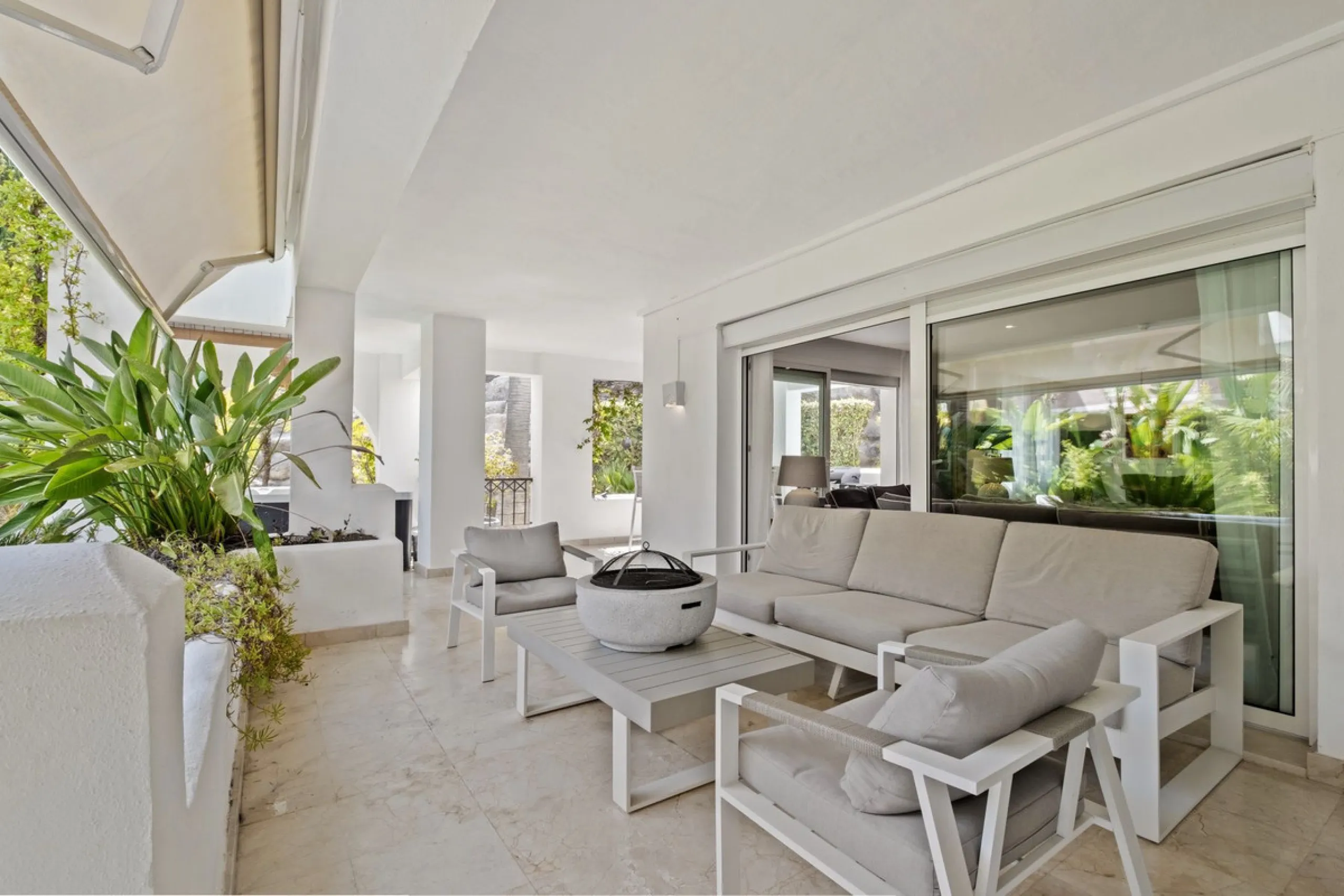 Apartment - Ground Floor Apartment в продаже в Marbella, Málaga. В доме 1 спален и 2 ванных комнат. Площадь дома 245 м²