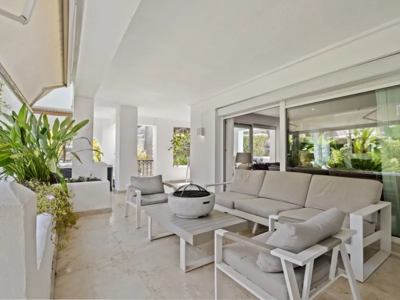 Apartment - Ground Floor Apartment в продаже в Marbella, Málaga. В доме 1 спален и 2 ванных комнат. Площадь дома 245 м²