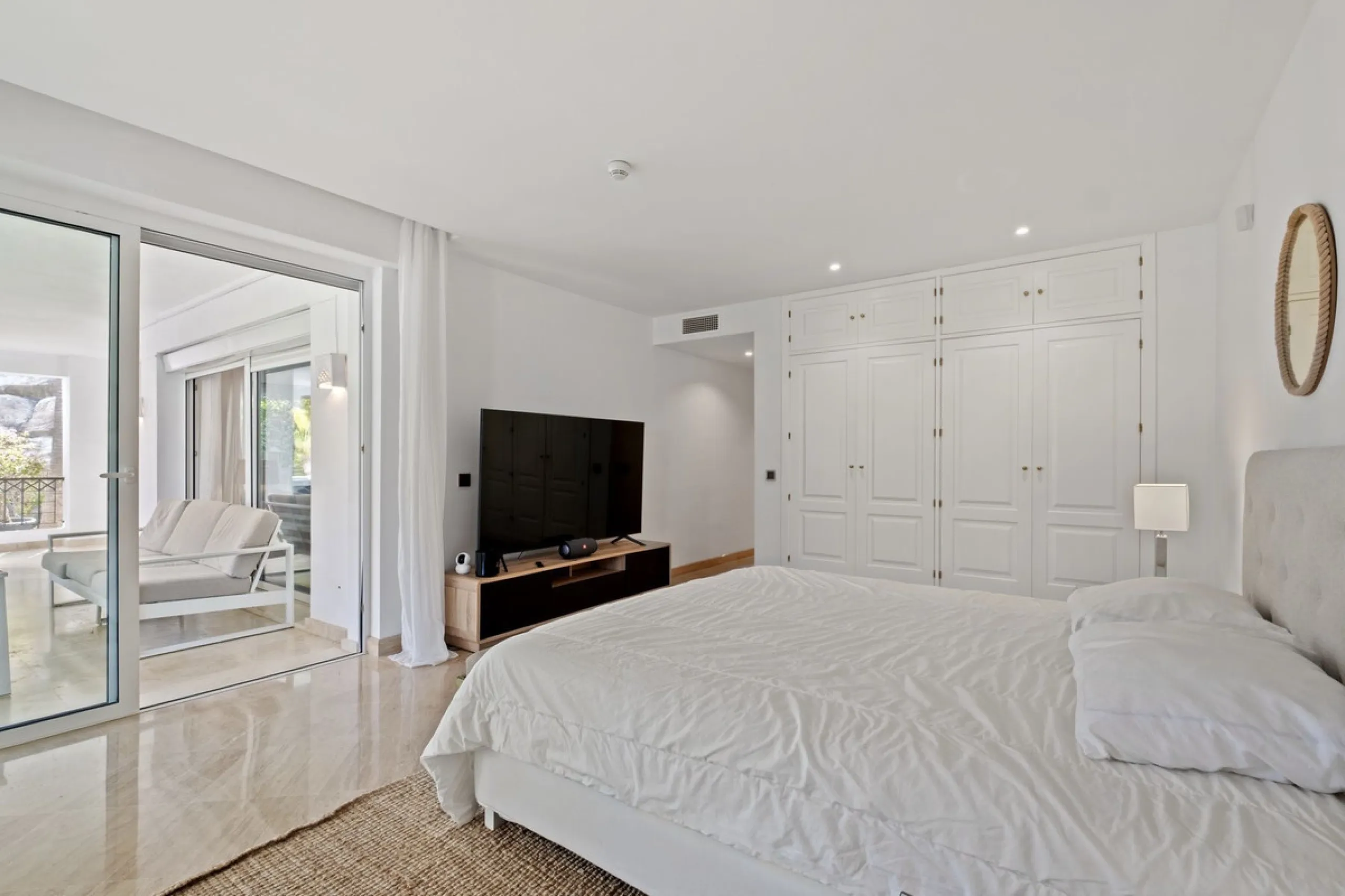Apartment - Ground Floor Apartment в продаже в Marbella, Málaga. В доме 1 спален и 2 ванных комнат. Площадь дома 245 м²