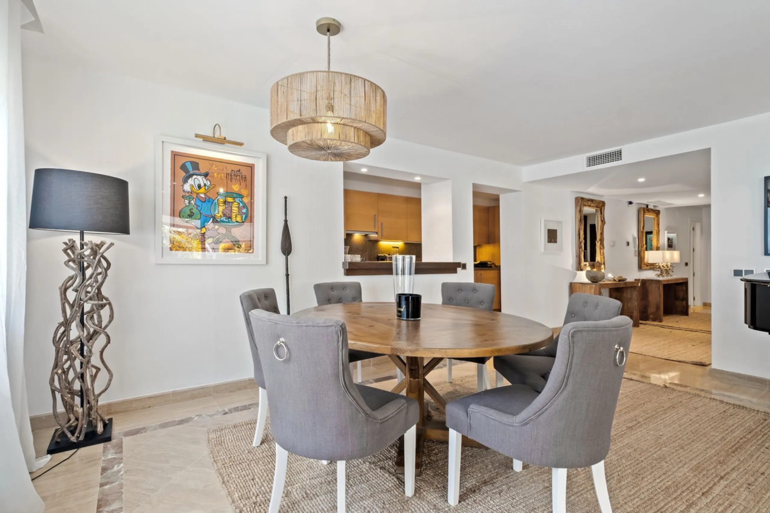Apartment - Ground Floor Apartment в продаже в Marbella, Málaga. В доме 1 спален и 2 ванных комнат. Площадь дома 245 м²