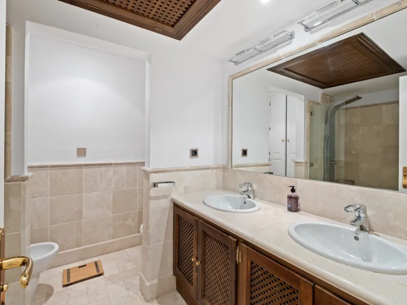 Apartment - Ground Floor Apartment в продаже в Marbella, Málaga. В доме 1 спален и 2 ванных комнат. Площадь дома 245 м²