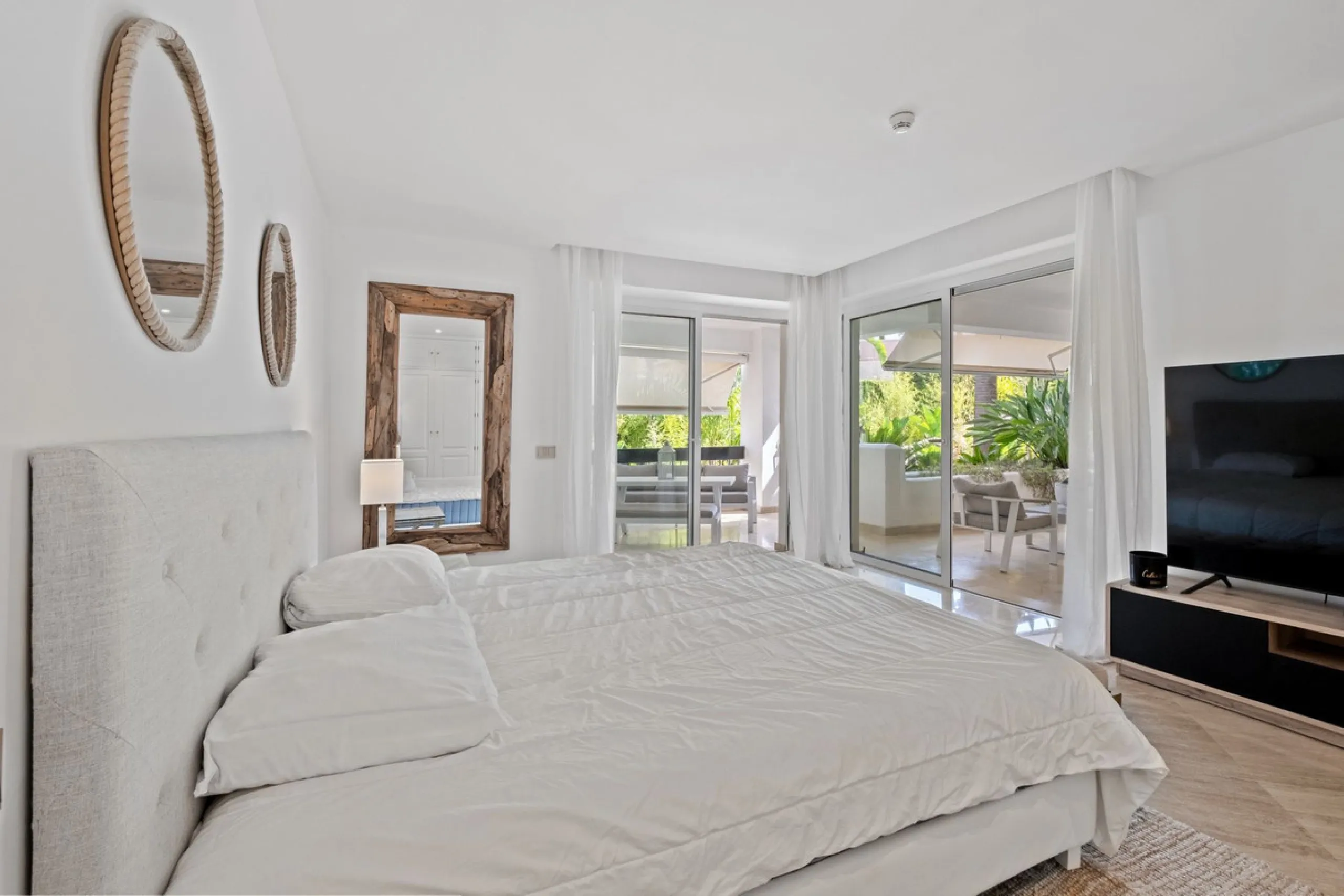Apartment - Ground Floor Apartment в продаже в Marbella, Málaga. В доме 1 спален и 2 ванных комнат. Площадь дома 245 м²